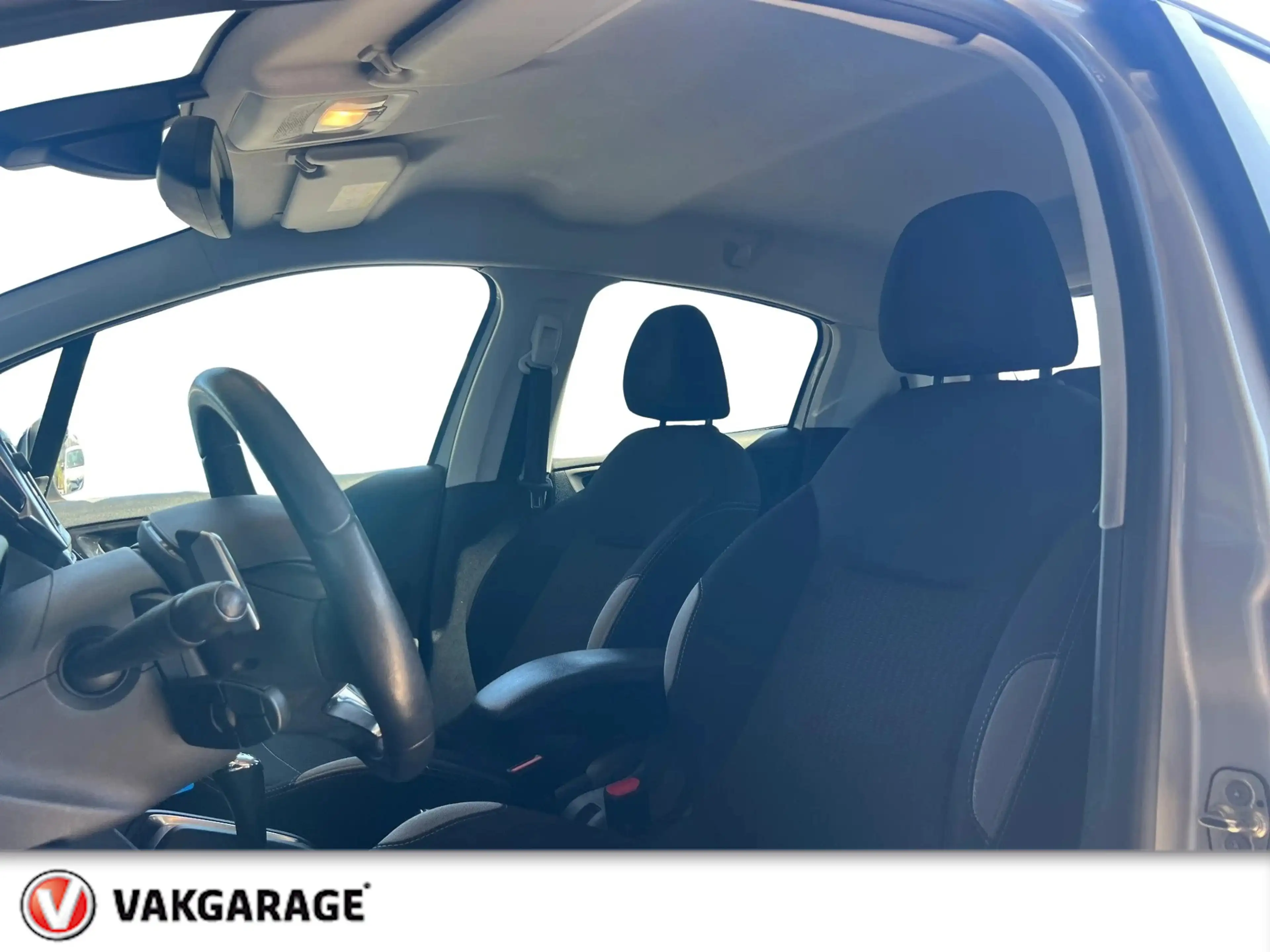 Peugeot 208 1.2 PureTech Style Pack — photo 15