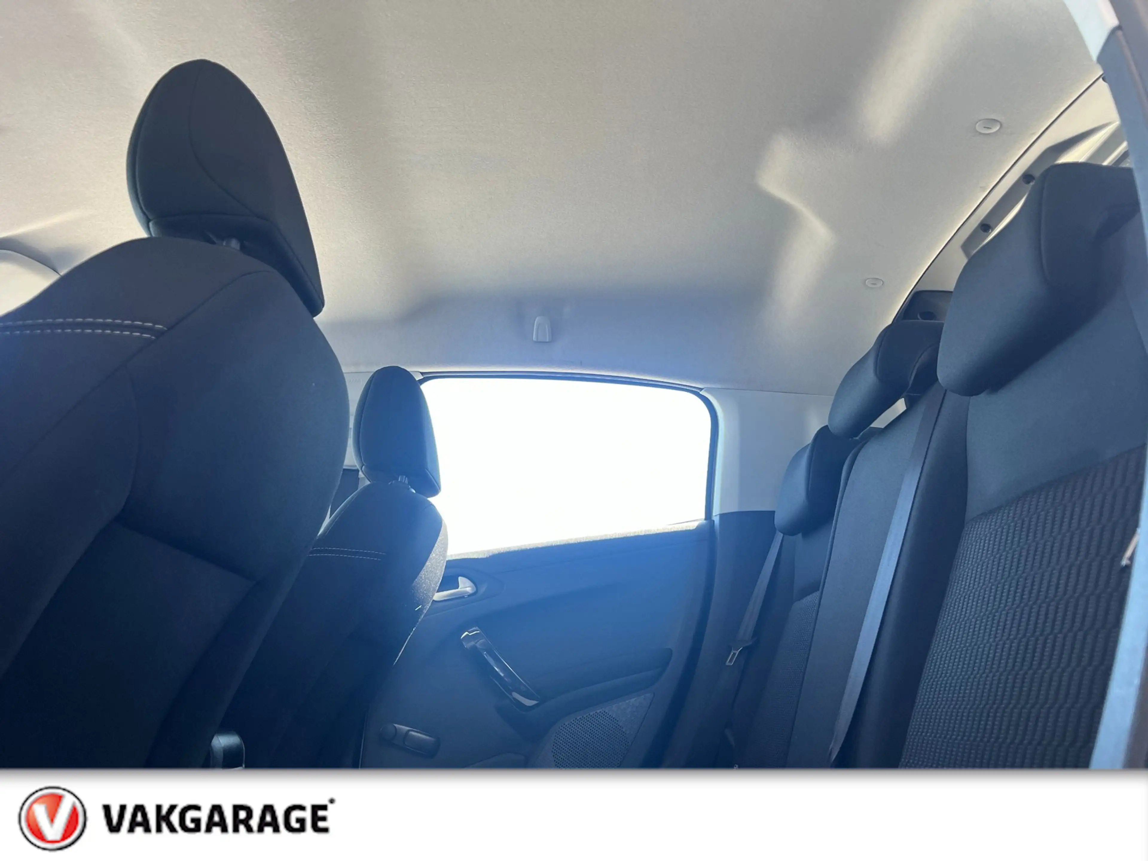 Peugeot 208 1.2 PureTech Style Pack — photo 35