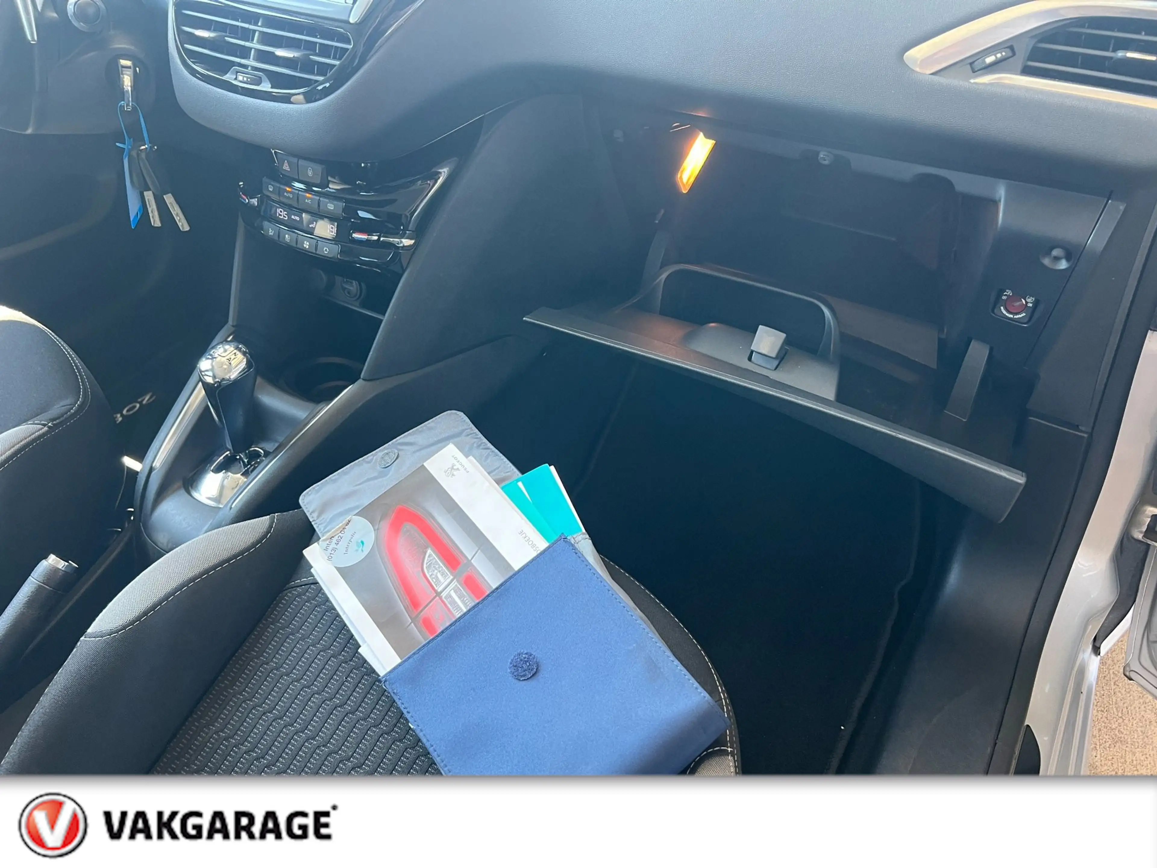 Peugeot 208 1.2 PureTech Style Pack — photo 39