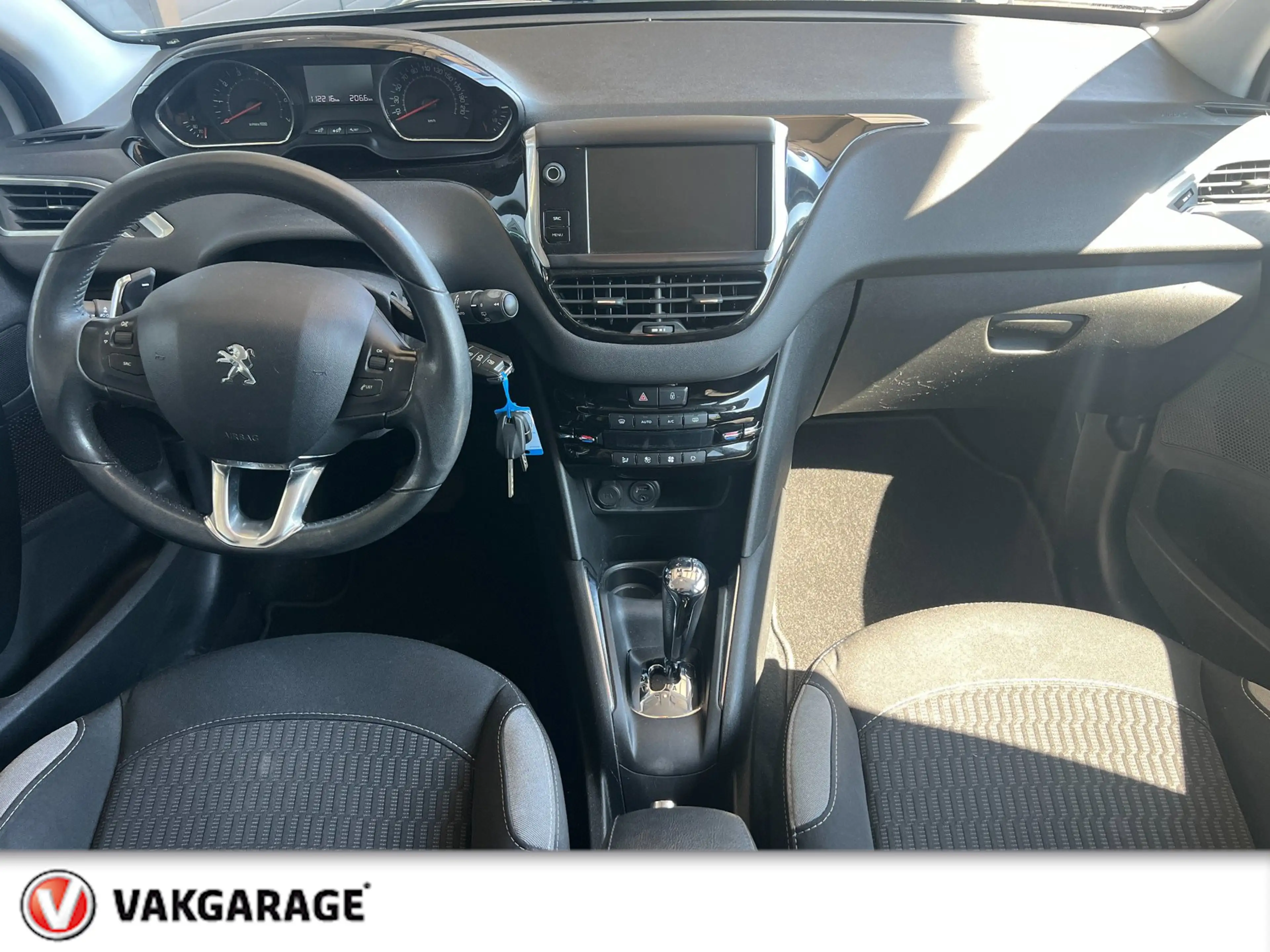 Peugeot 208 1.2 PureTech Style Pack — photo 24