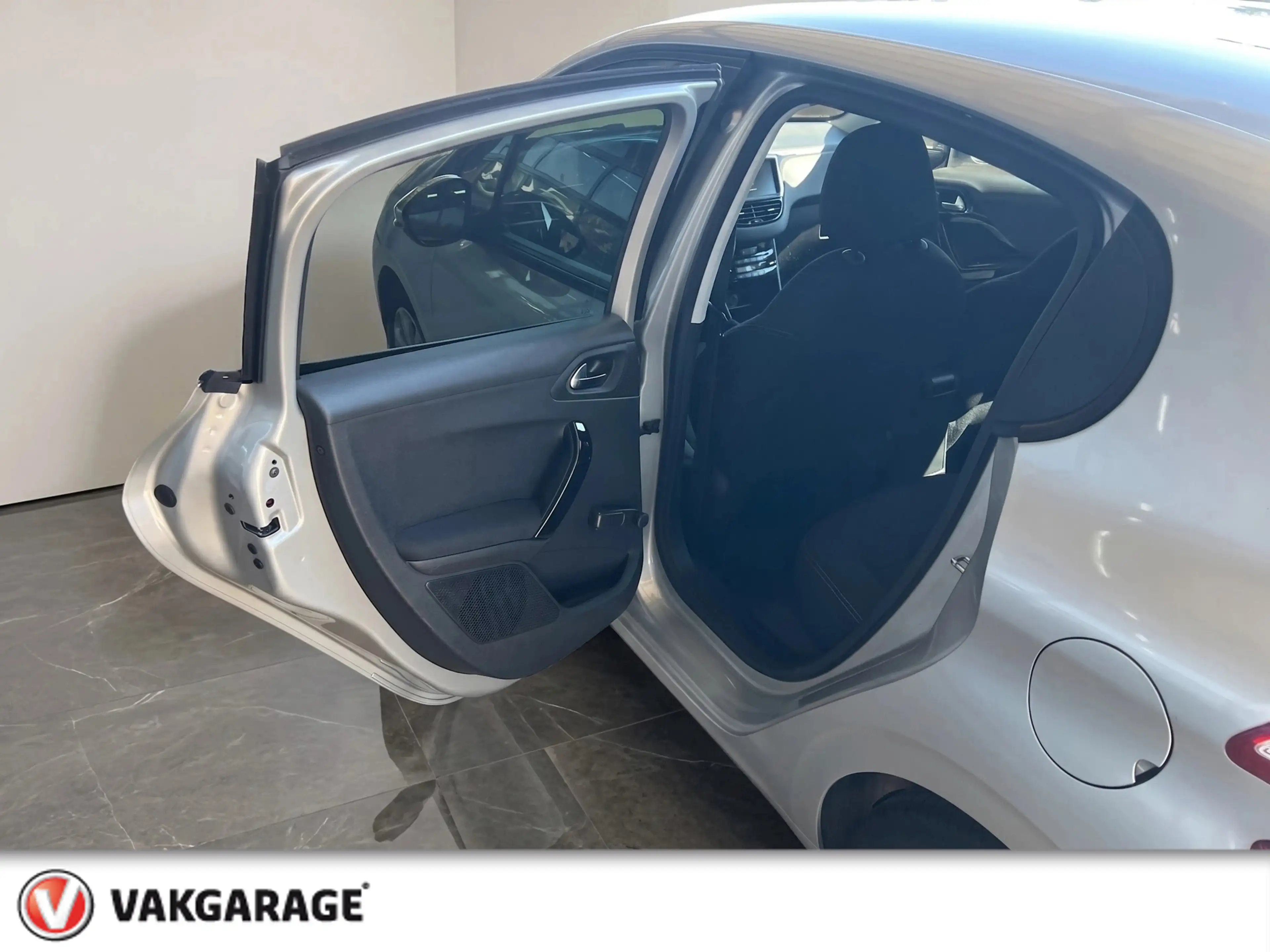 Peugeot 208 1.2 PureTech Style Pack — photo 38