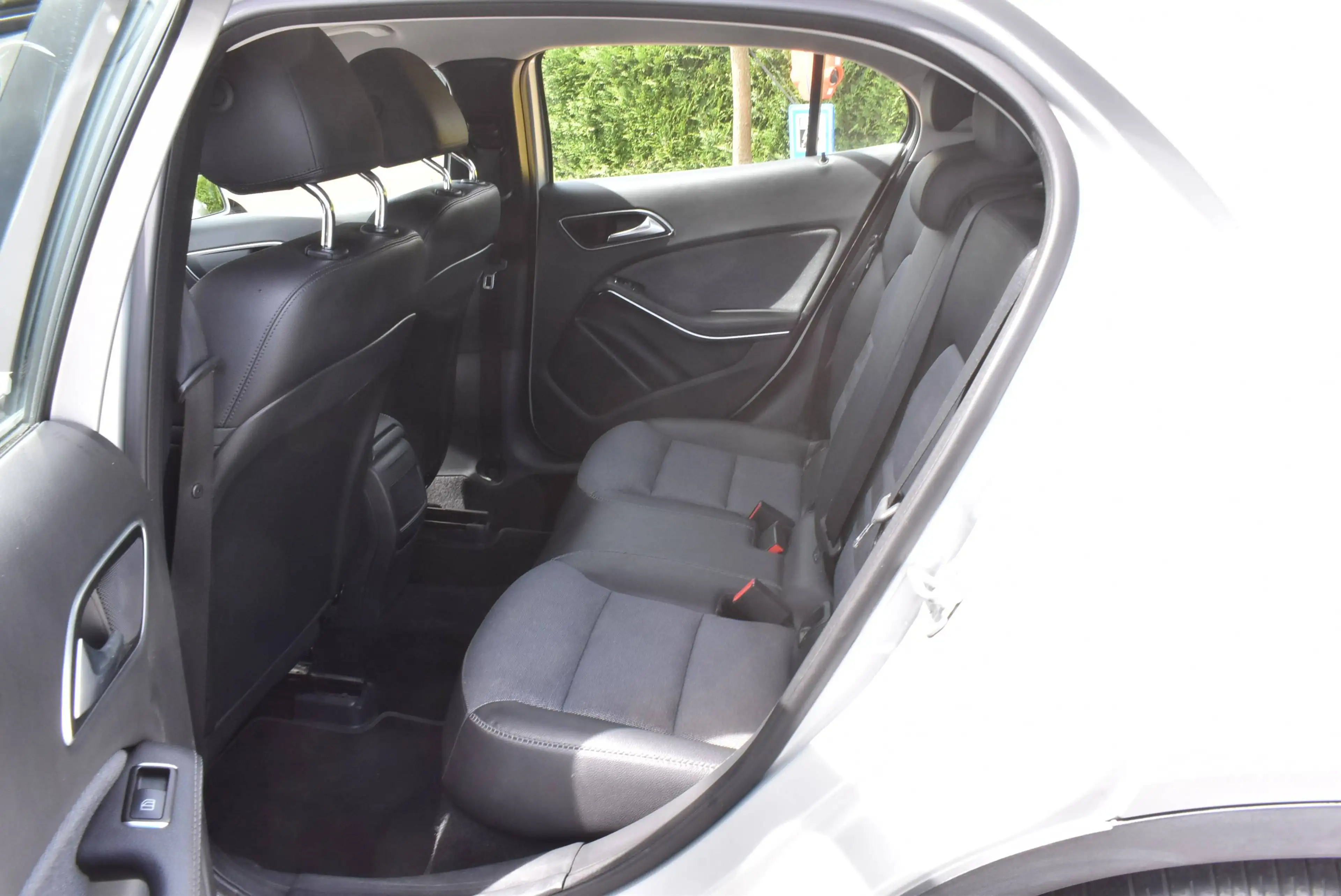 Mercedes-Benz GLA 180 D Pack Sport GPS/Airco ***12M GARANTIE*** — photo 15
