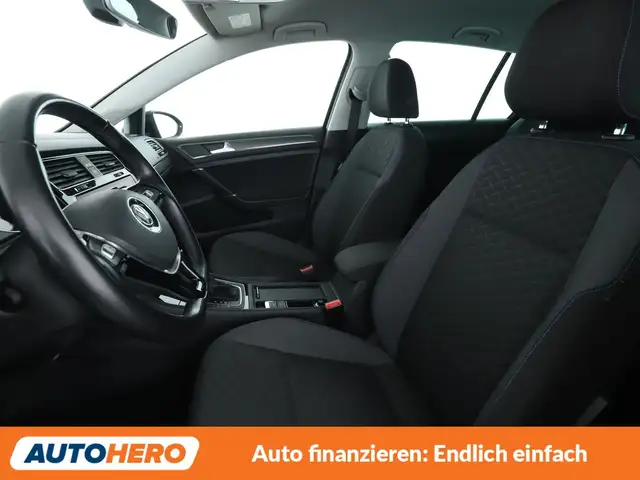 Volkswagen Golf view 10