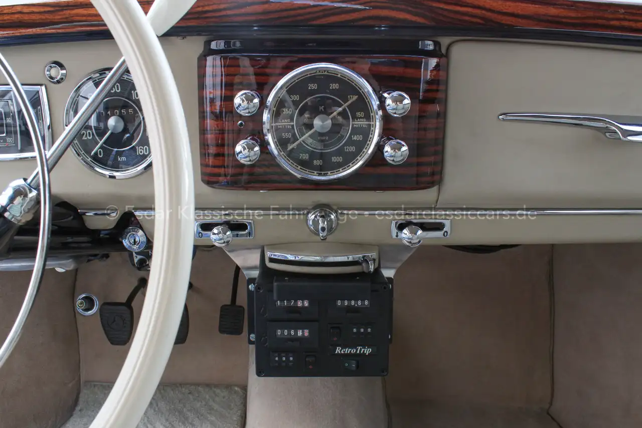 Mercedes-Benz 220 A Cabriolet, foto 12