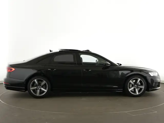 Audi A8 view 8