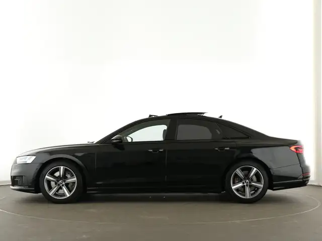 Audi A8 view 4