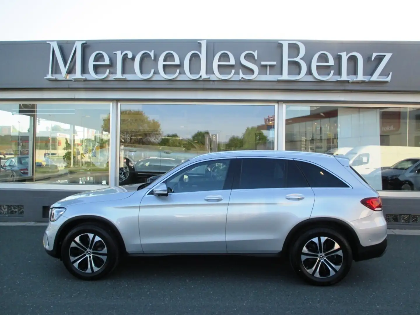 Mercedes-Benz GLC 220 d 4MATIC FAP AIR Mbeam MBUX Distr PTS Silber - 1