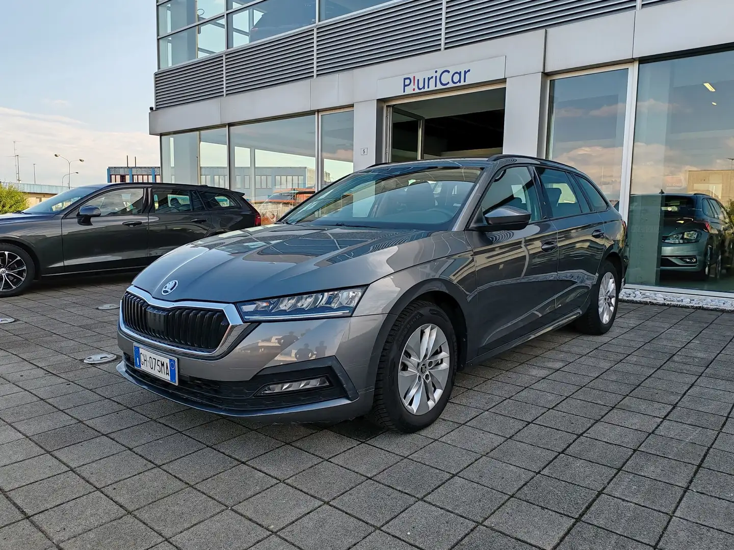 Skoda Octavia 2.0 TDI EVO SCR DSG SW Sportline FariLED Navi DAB Grigio - 1