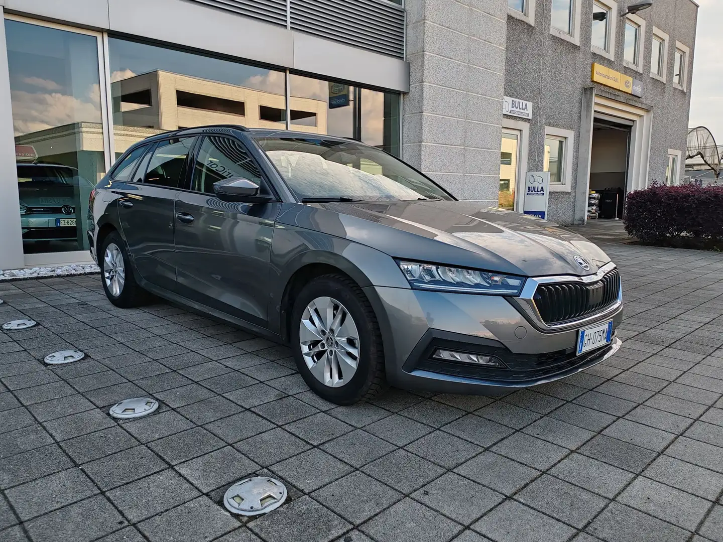 Skoda Octavia 2.0 TDI EVO SCR DSG SW Sportline FariLED Navi DAB Grigio - 2
