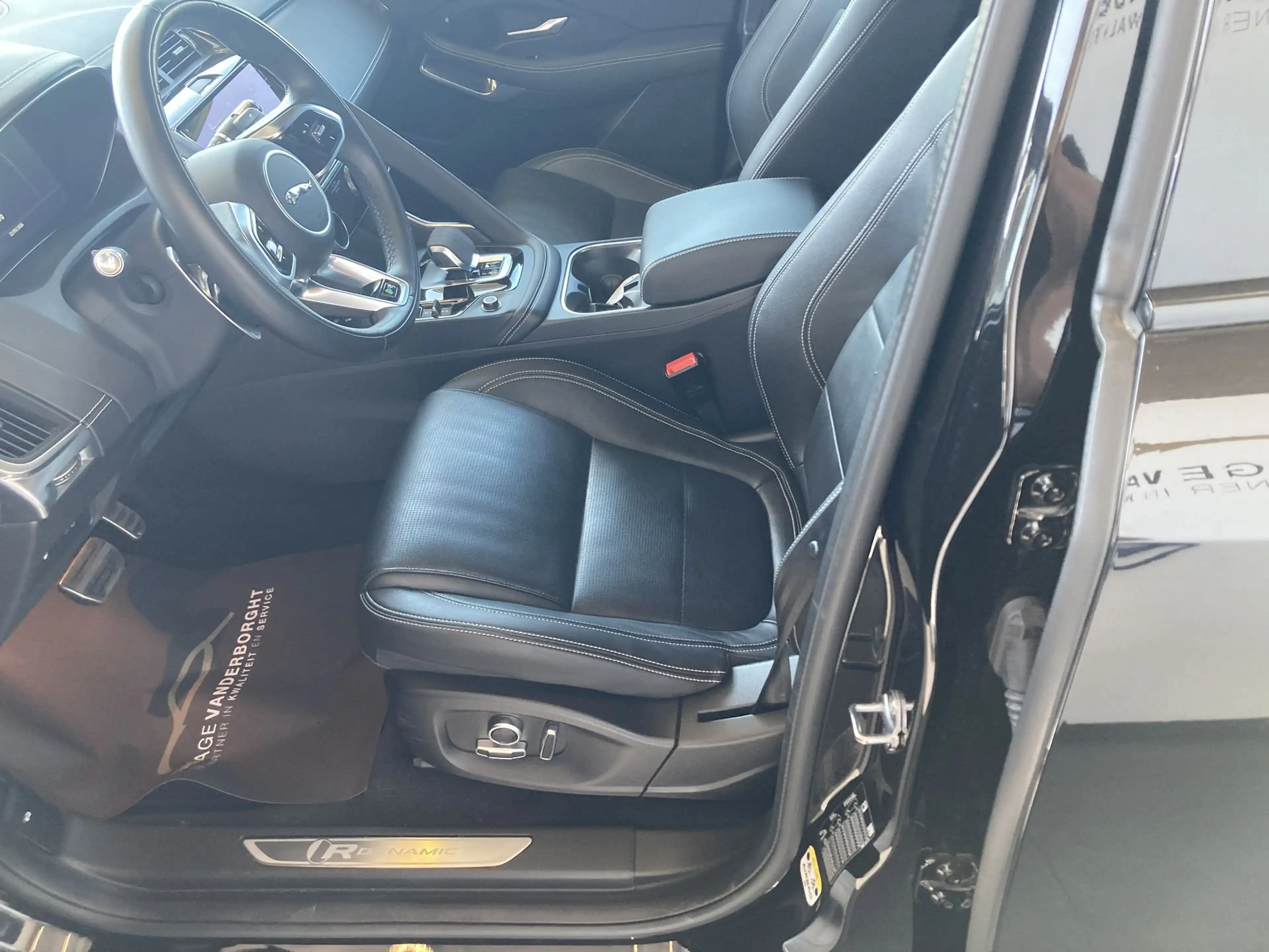 Jaguar E-Pace R-DYNAMIC PLUG IN HYBRIDE AWD AUTOMAAT+TAL VAN OPTIES — photo 9