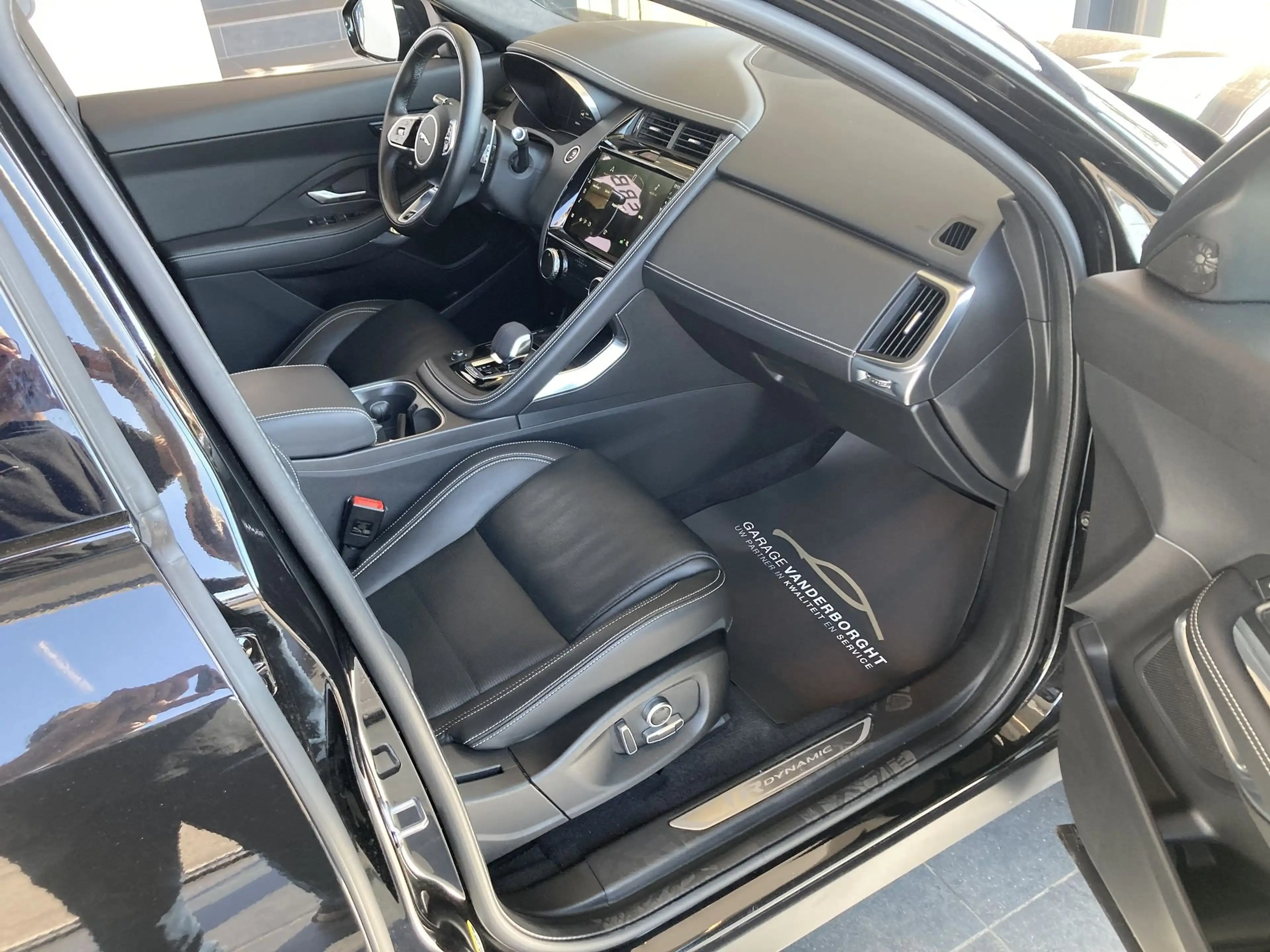 Jaguar E-Pace R-DYNAMIC PLUG IN HYBRIDE AWD AUTOMAAT+TAL VAN OPTIES — photo 8