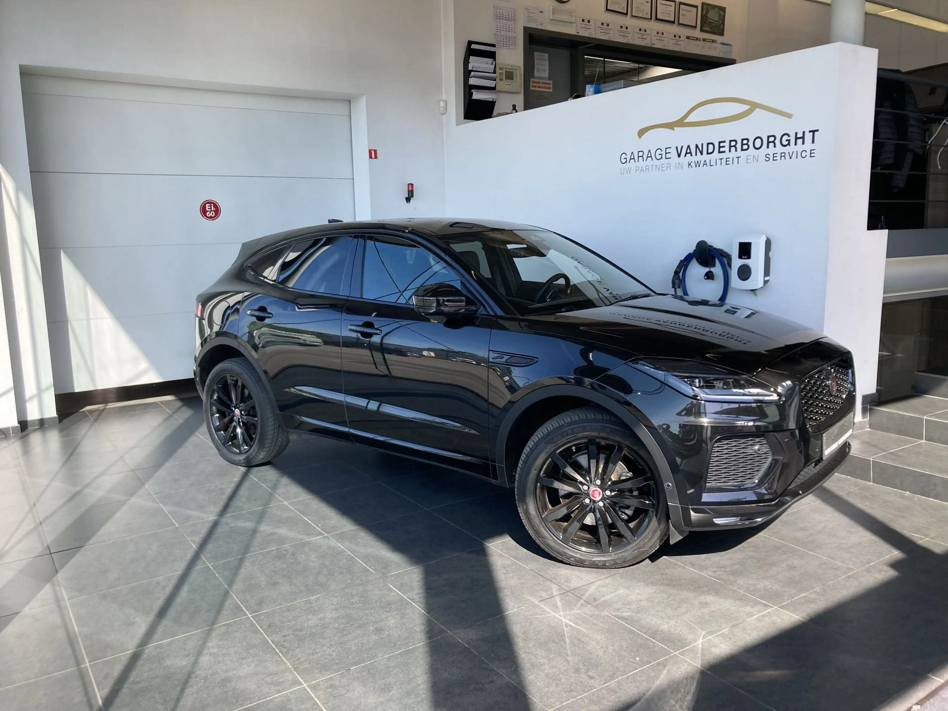 Jaguar E-Pace R-DYNAMIC PLUG IN HYBRIDE AWD AUTOMAAT+TAL VAN OPTIES