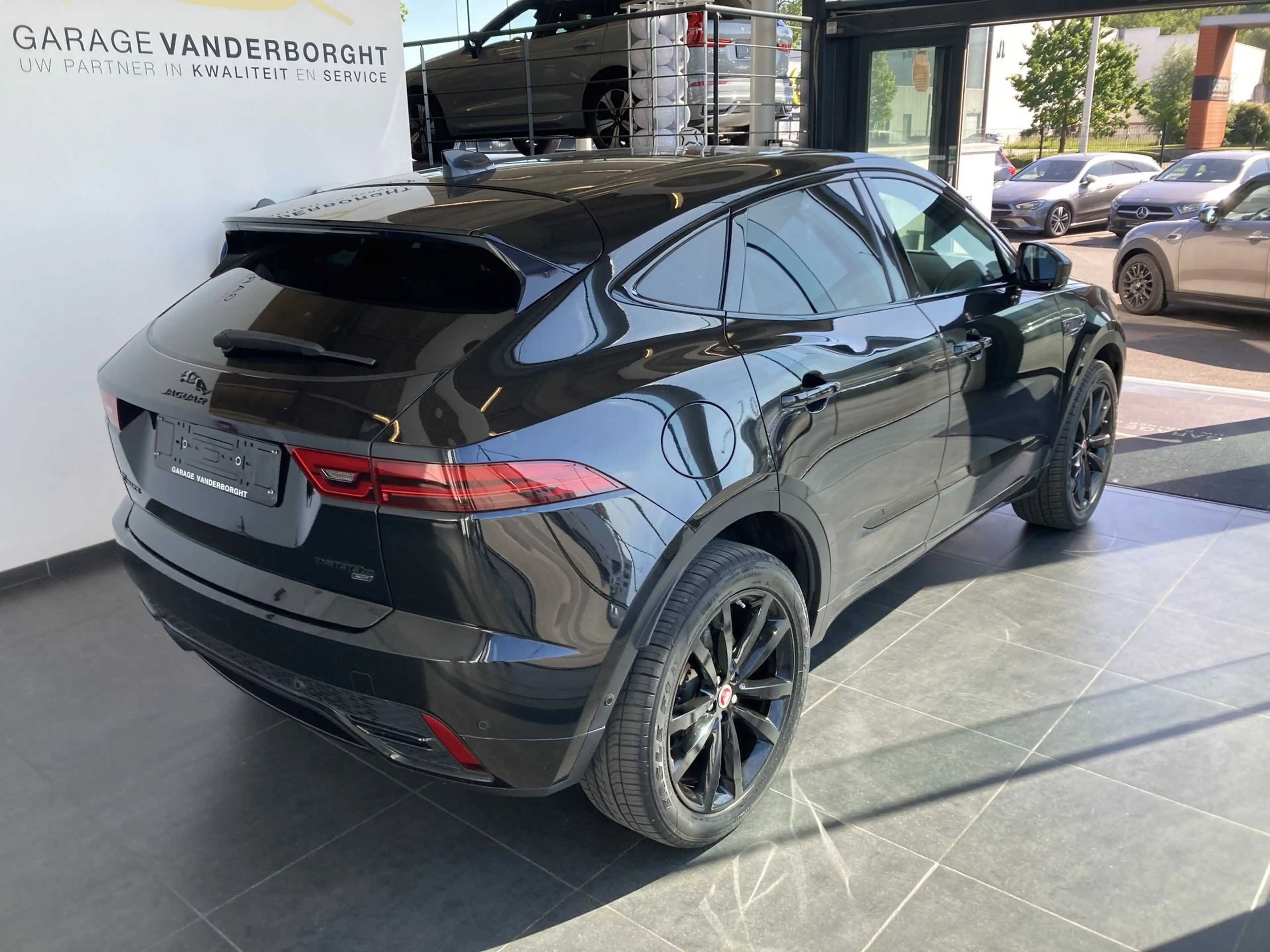 Jaguar E-Pace R-DYNAMIC PLUG IN HYBRIDE AWD AUTOMAAT+TAL VAN OPTIES — photo 4