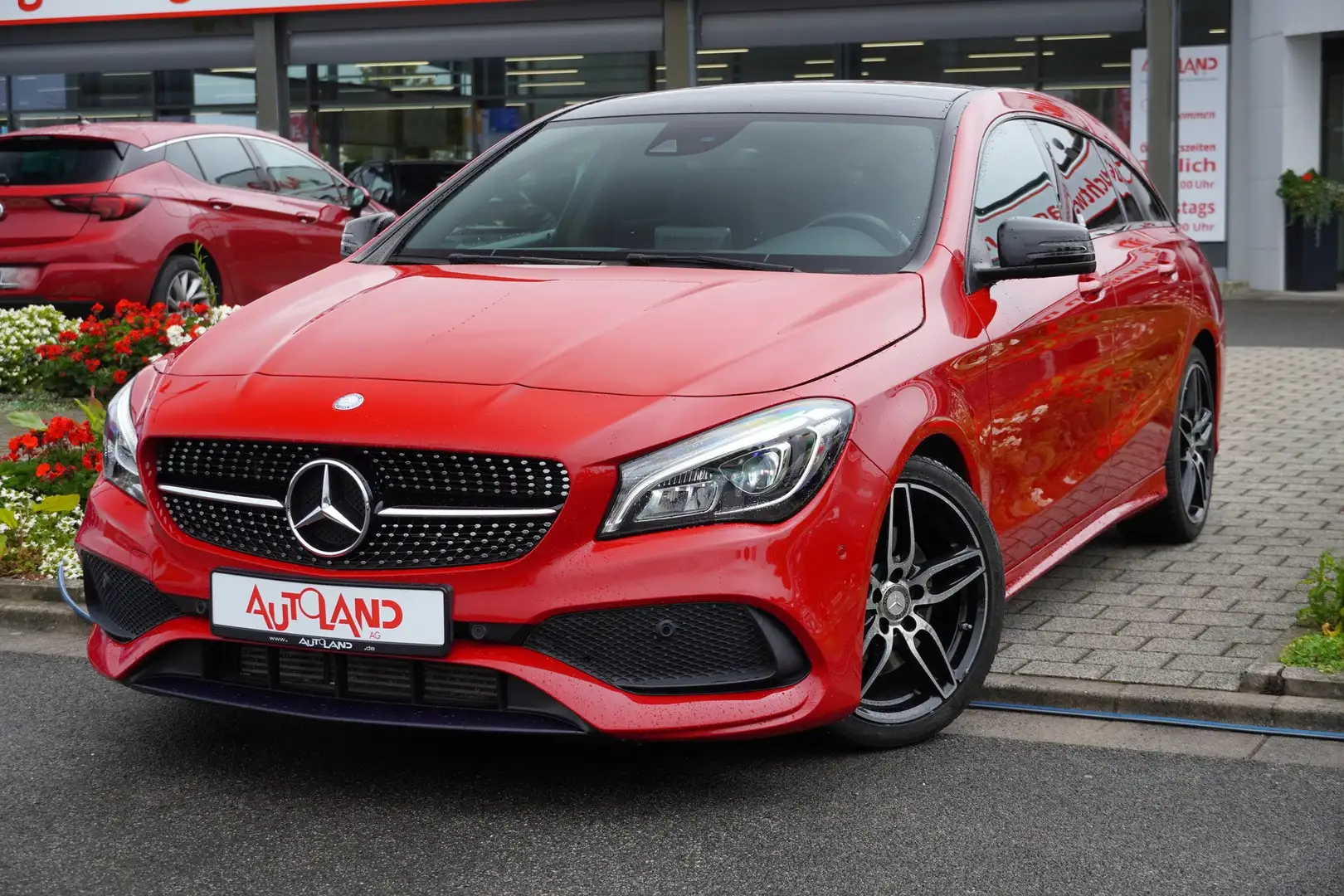 Mercedes-Benz CLA 250 AMG Line LED Navi Panorama Teilleder PDC Czerwony - 2