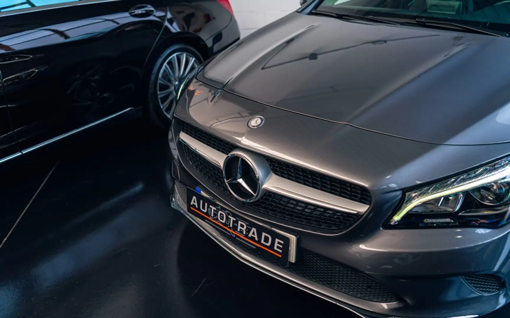 Mercedes-Benz CLA 180 7G-DCT Gris - 2