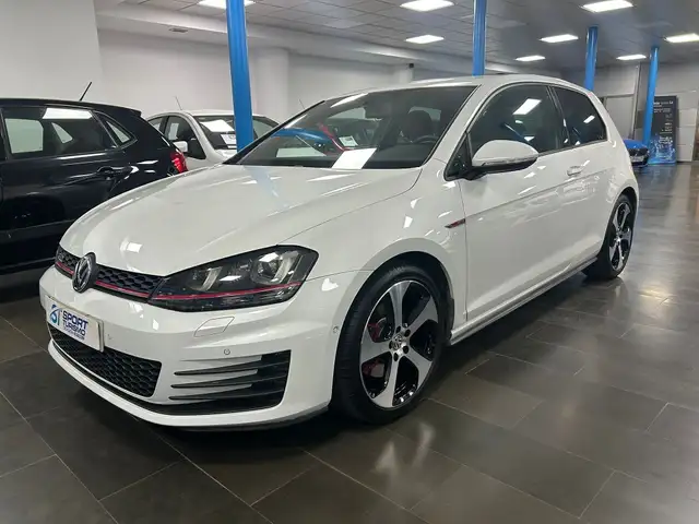 Volkswagen Golf GTI 2.0 TSI 220