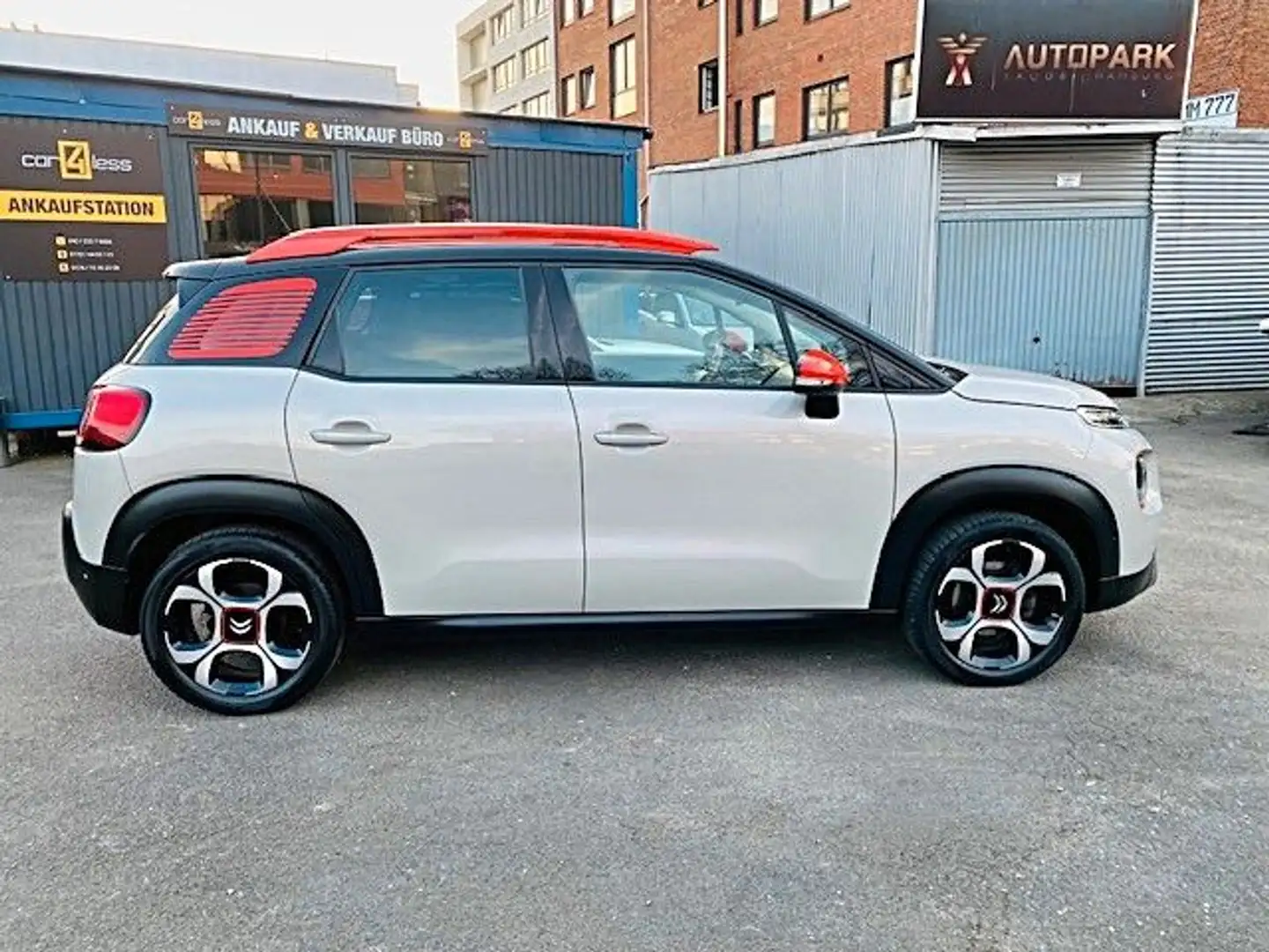 Citroen C3 Aircross 1,2 e-THP Automatik Shine Grau - 2