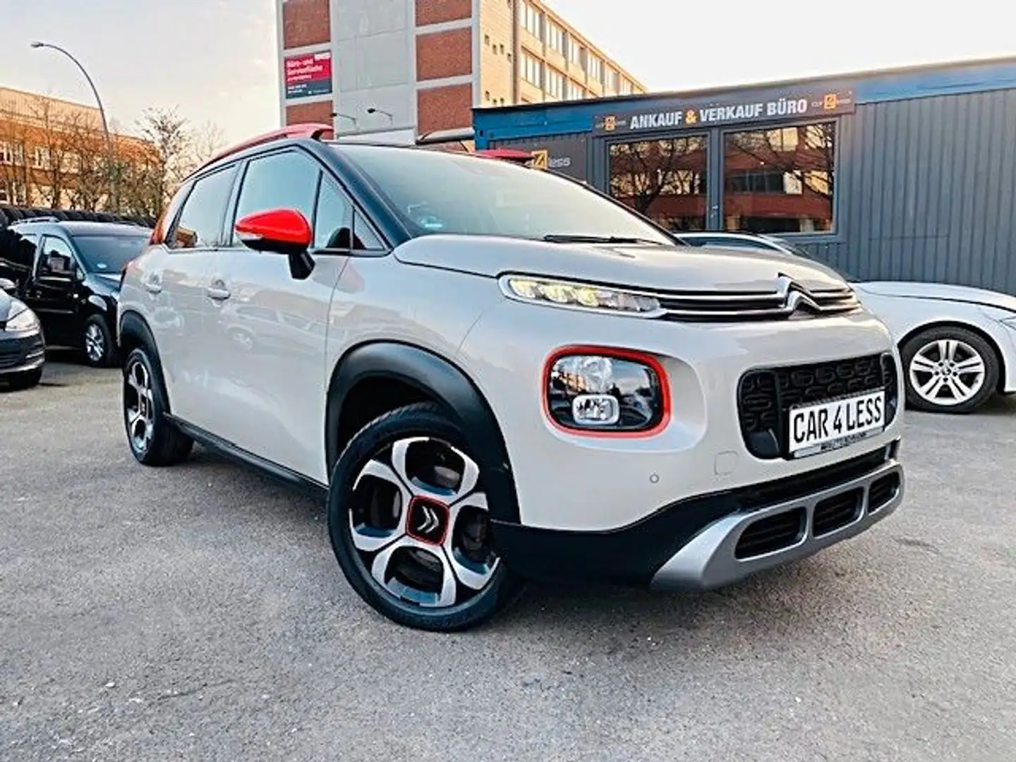 Citroen C3 Aircross 1,2 e-THP Automatik Shine Grau - 1