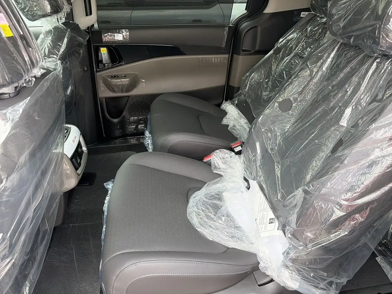 Kia Carnival photo Kia Carnival