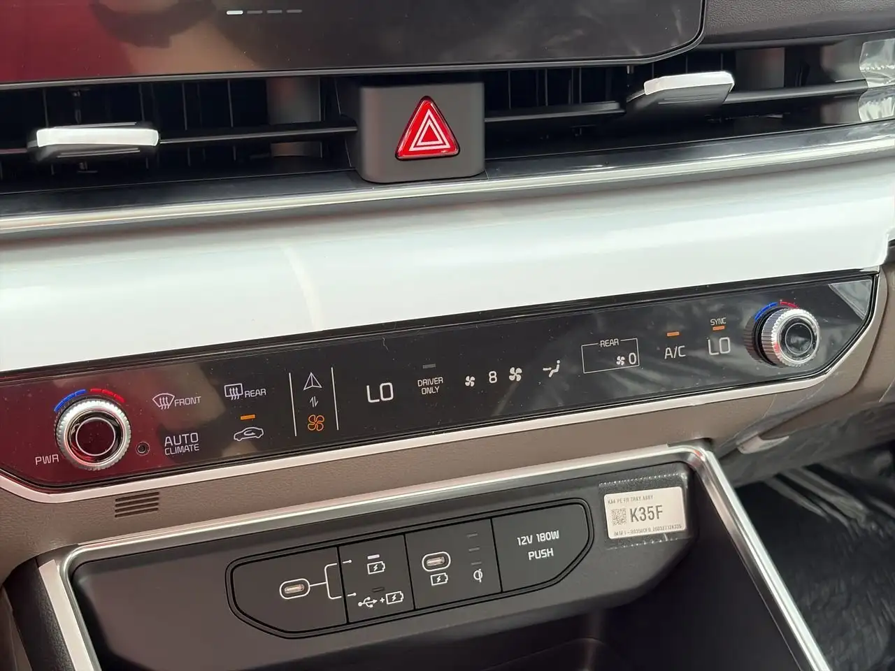 Kia Carnival photo Kia Carnival