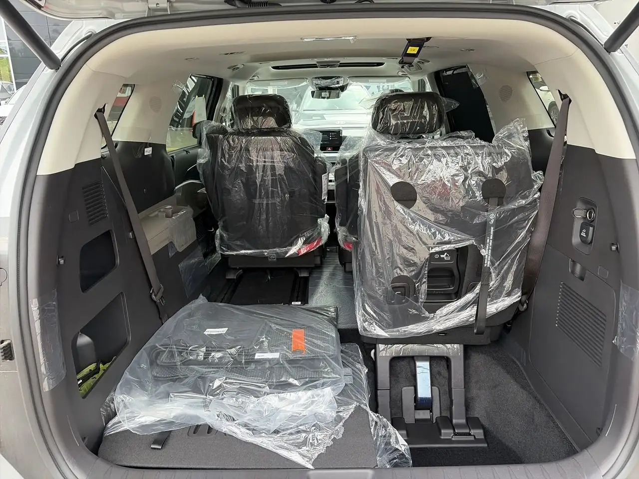 Kia Carnival photo Kia Carnival