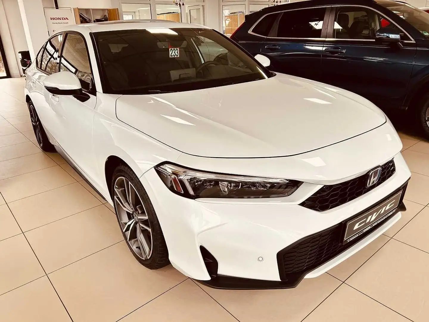 Honda Civic e:HEV 2.0 i-MMD Hybrid Advance Weiß - 1