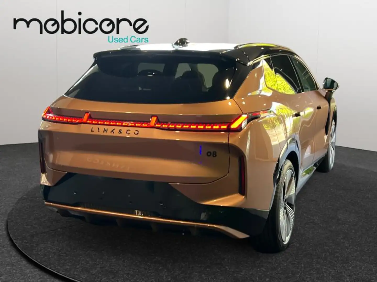 Lynk & Co 08 More Beige - 2
