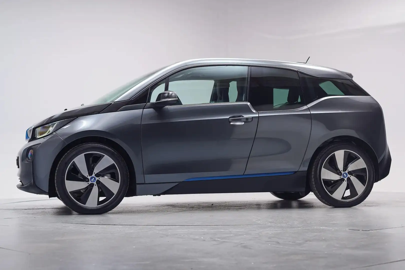 BMW i3 Basis 33kWh [ Navigatie stoelverwarming Cruise] Grigio - 2