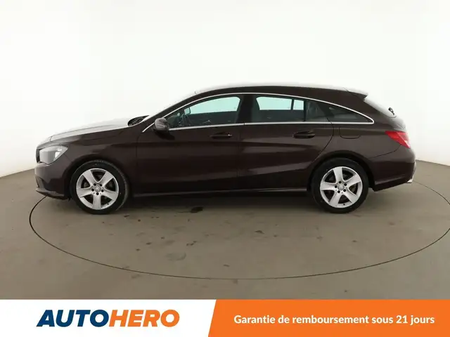Mercedes-Benz 220 view 3