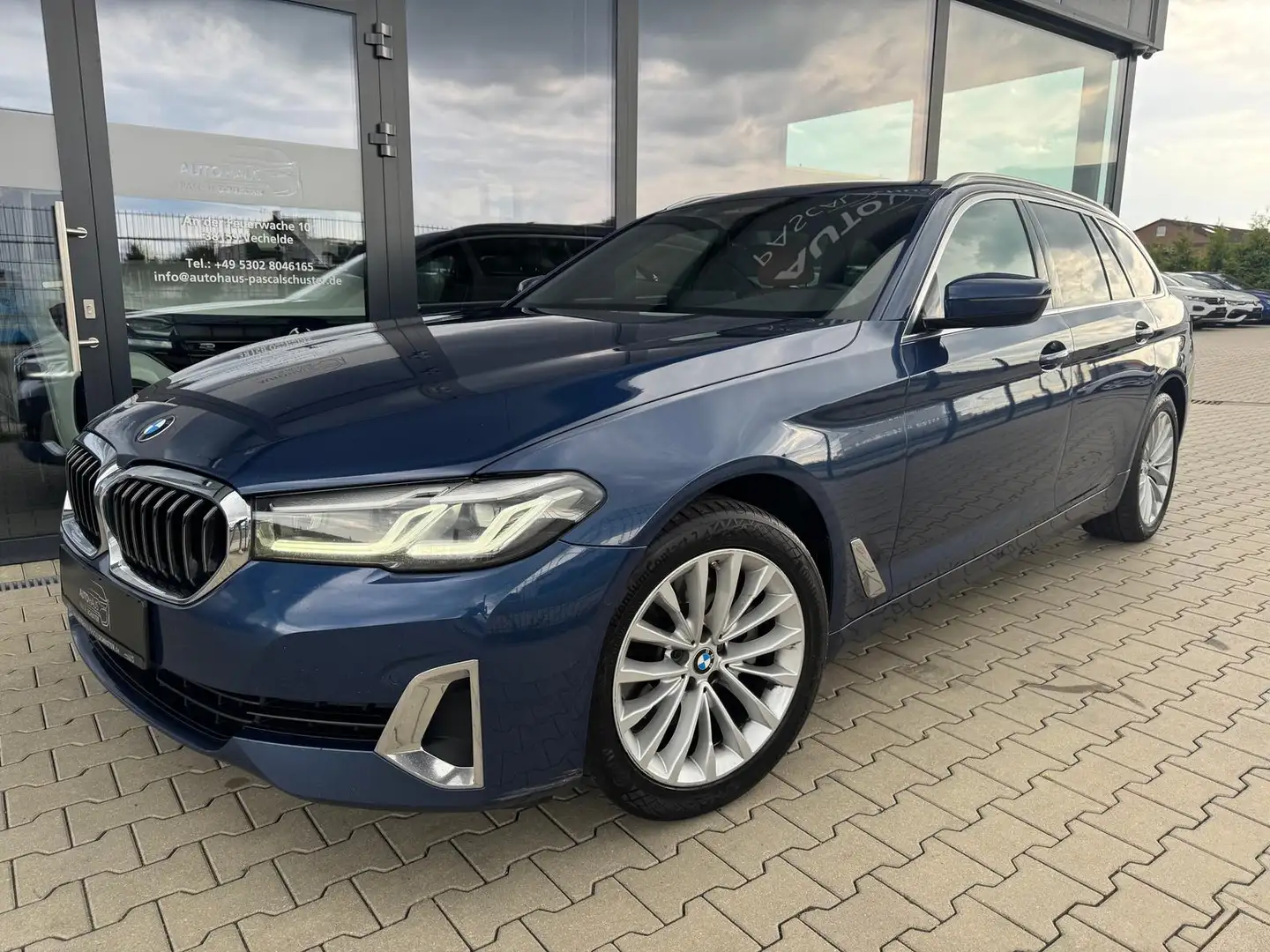 BMW 520 d xDrive Luxury Line 2.0/DSG/LASER/AHK/PANO Blauw - 2