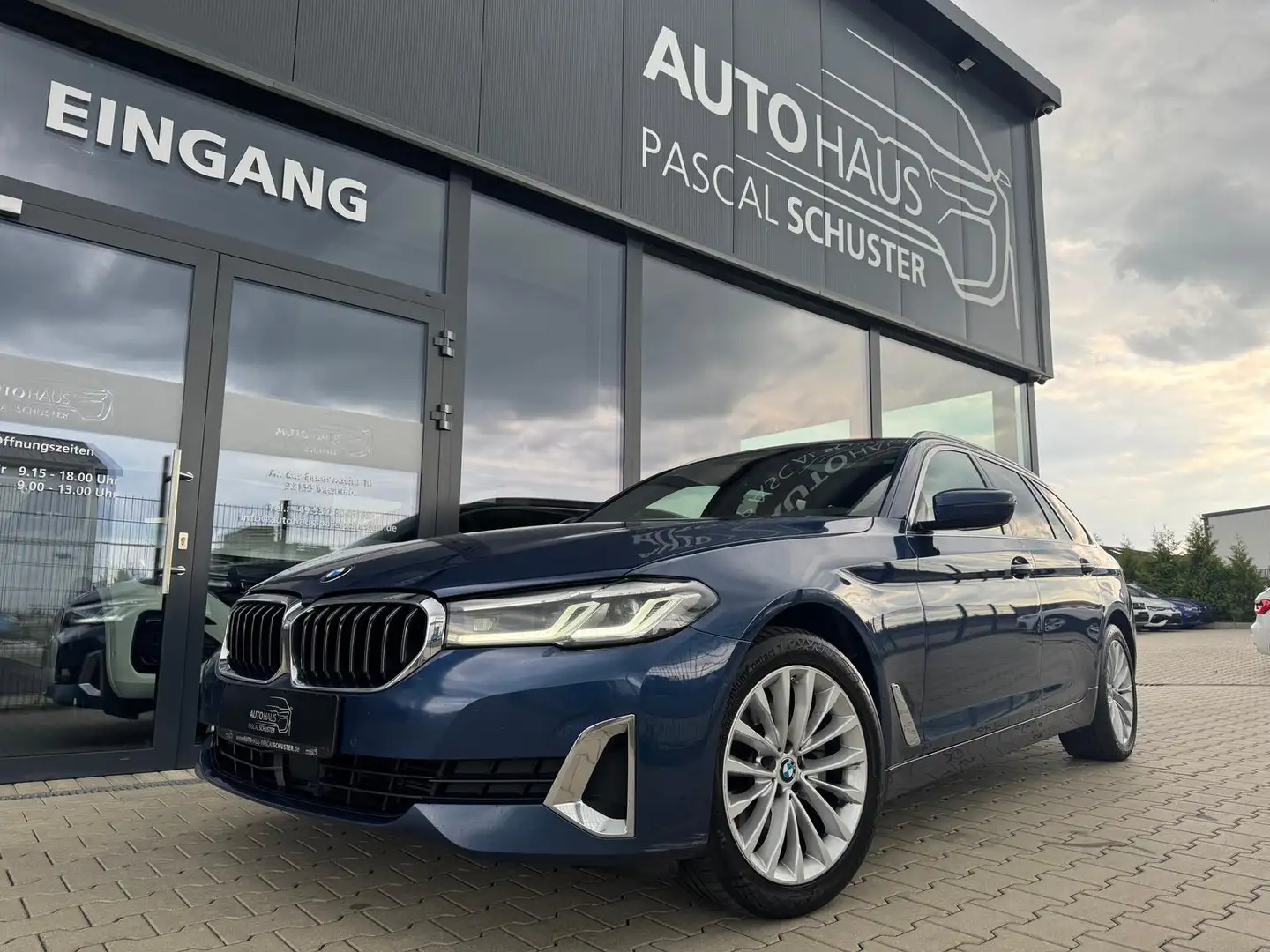 BMW 520 d xDrive Luxury Line 2.0/DSG/LASER/AHK/PANO Blauw - 1