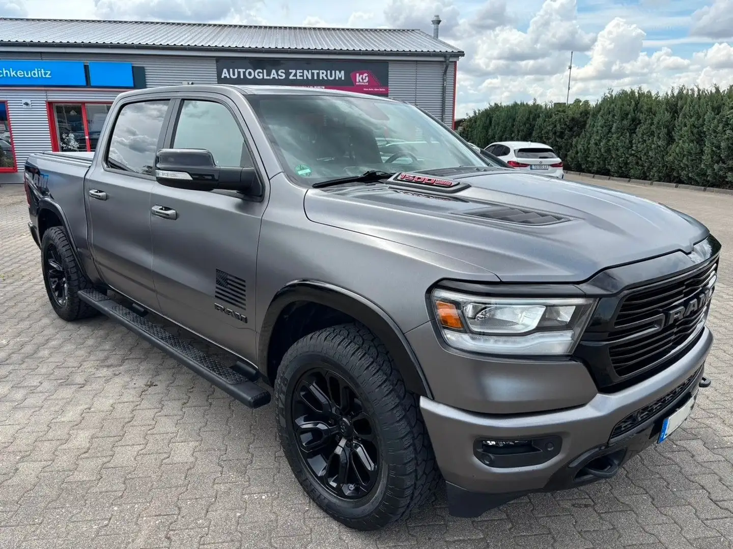 Dodge RAM 1500 Laramie Sport LPG AHZV,  DE-Ausführung Grau - 1