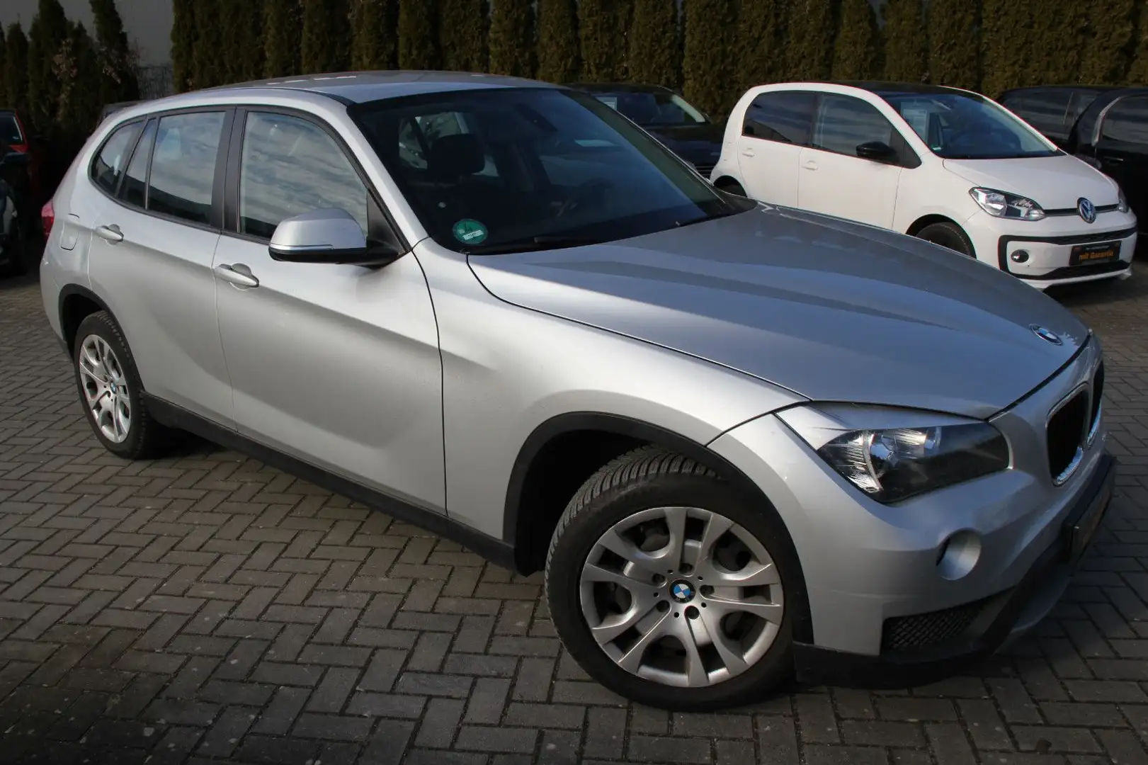 BMW X1 Baureihe X1 18 d sDrive Klima/PDC/Allwetterre Zilver - 1