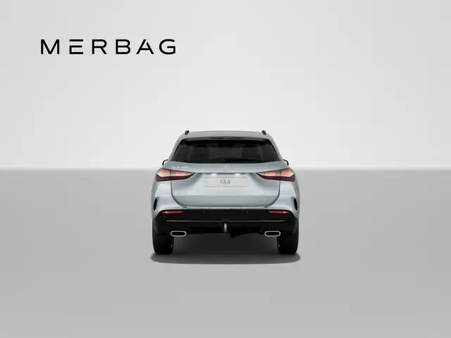 Mercedes-Benz GLA view 4