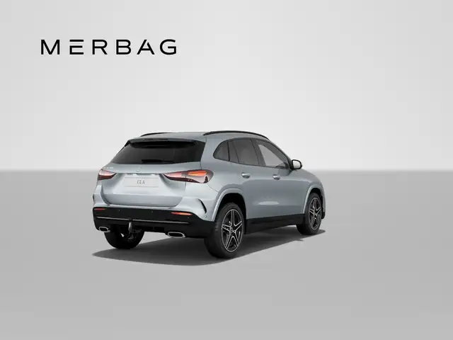 Mercedes-Benz GLA view 3