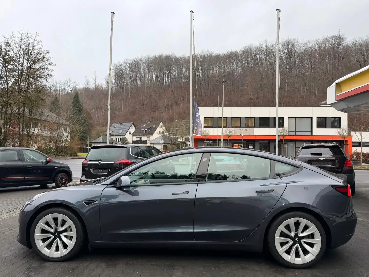 Tesla Model 3 Long Range Dual AWD,19-Zoll,abn.AHK,1.Hd Grau - 2