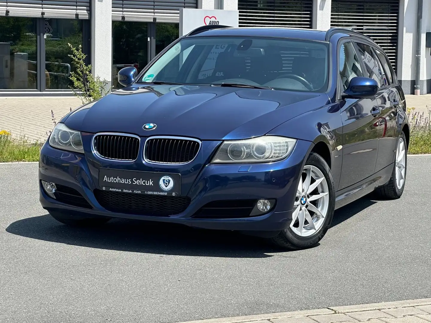 BMW 320 d *Xenon*Pano*Navi*PDC*SHZ* Blau - 1