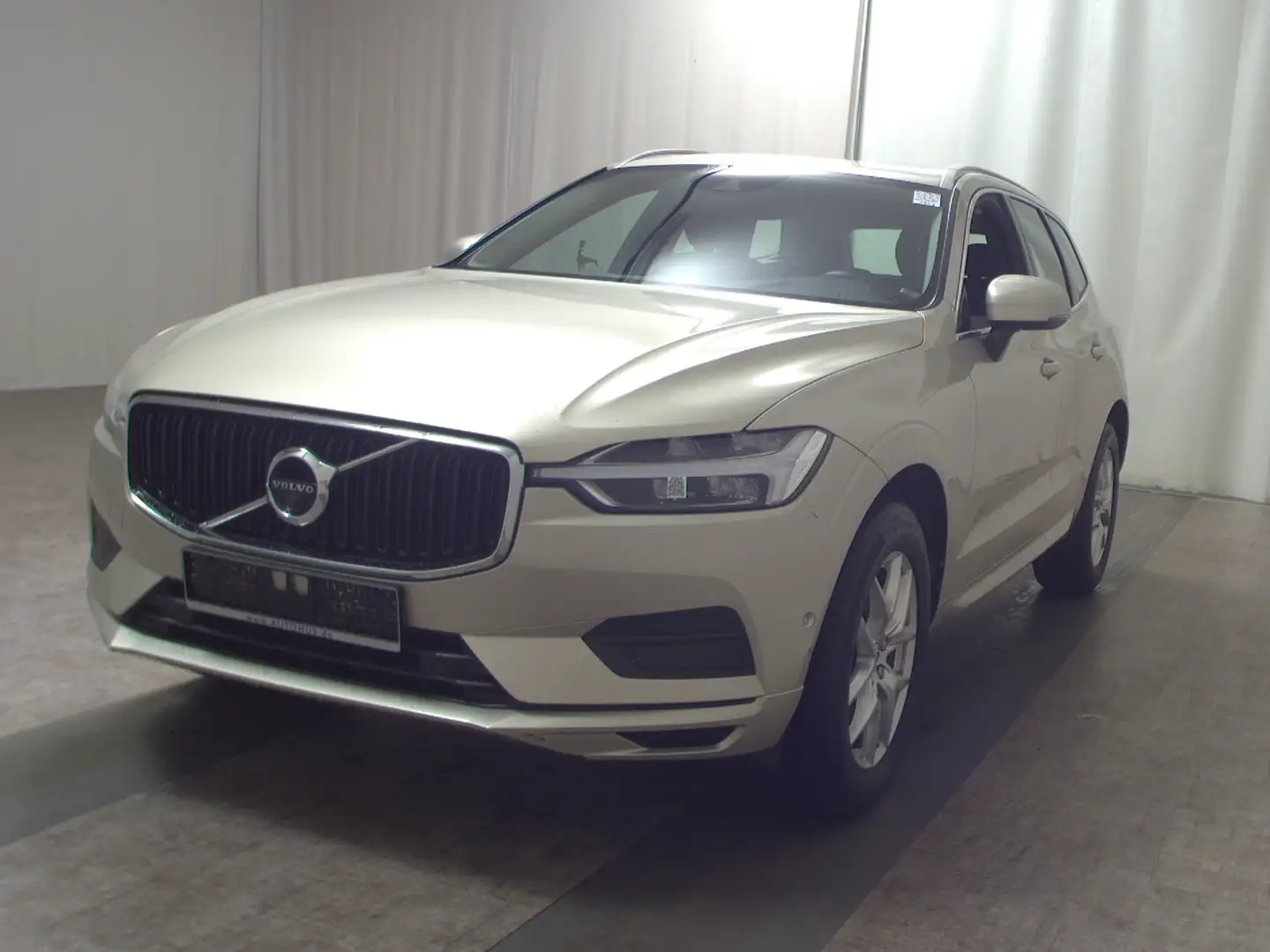 Volvo XC60 D3 Momentum Pro Leder Navi LED Pano RFK - 2