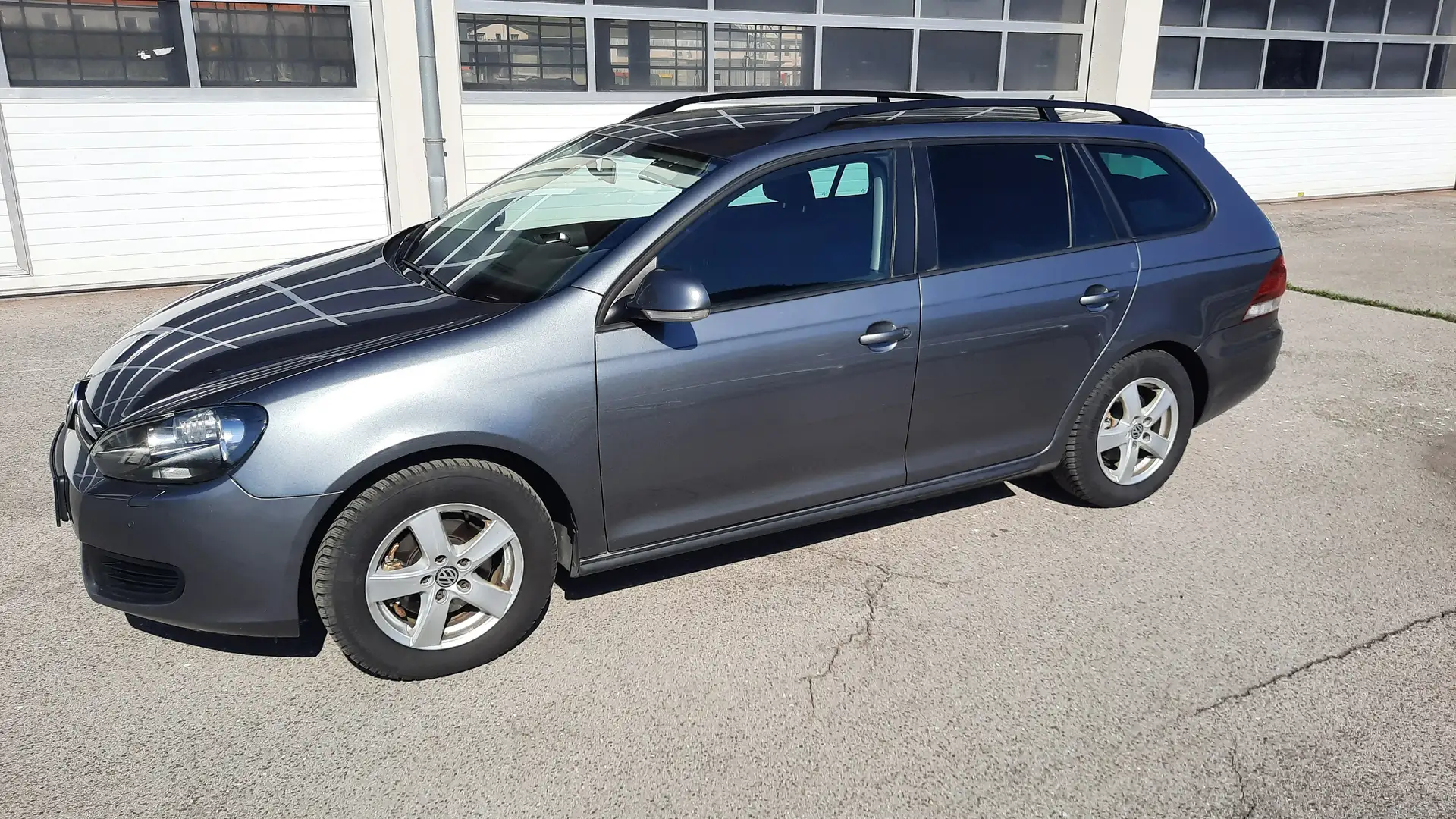 Volkswagen Golf Variant Comfortline 1,6 TDI DPF Grau - 1