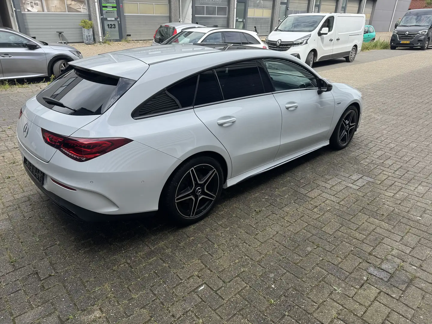 Mercedes-Benz CLA 180 Shooting Brake 7G-DCT AMG Line - 2