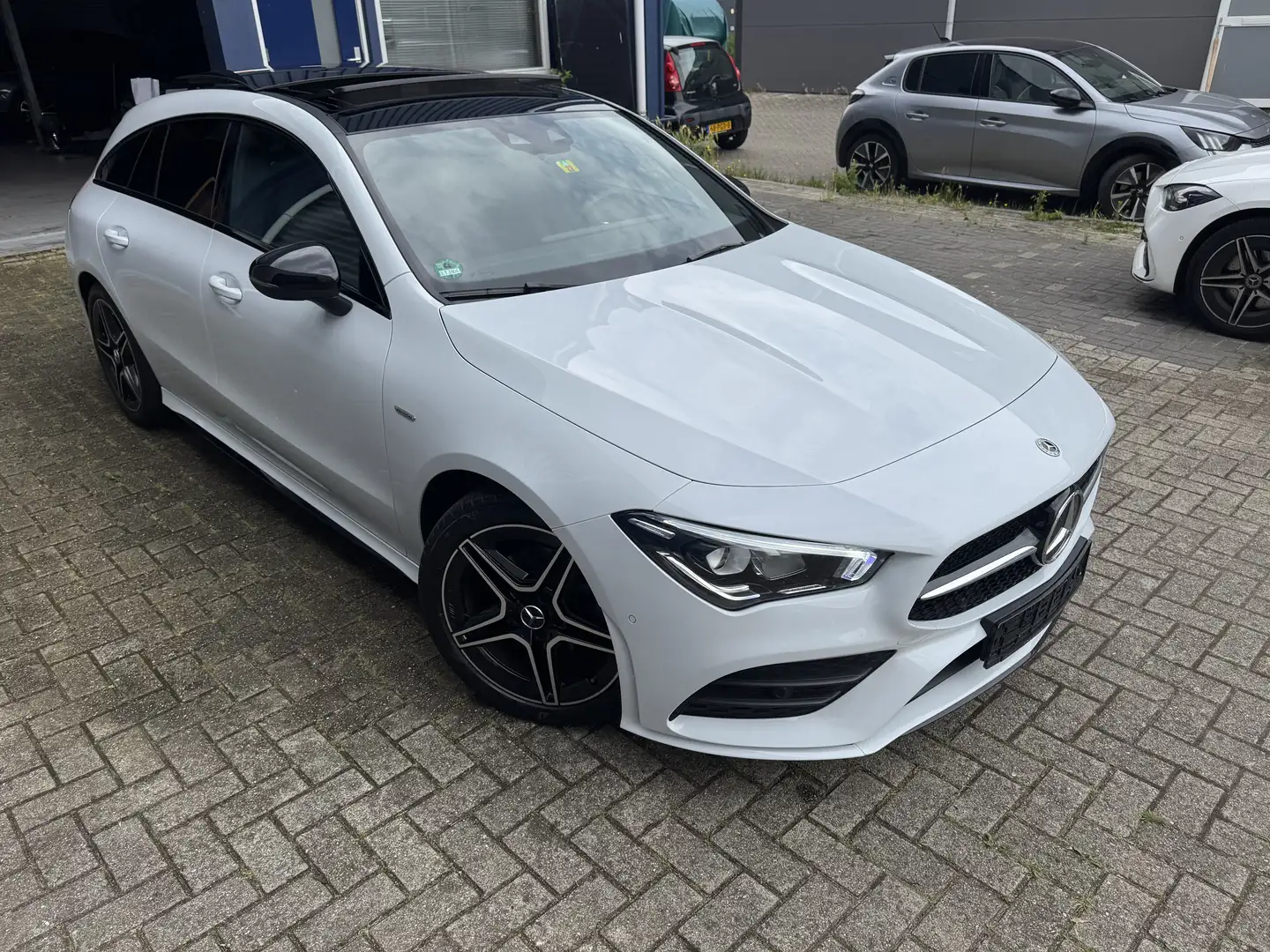 Mercedes-Benz CLA 180 Shooting Brake 7G-DCT AMG Line - 1