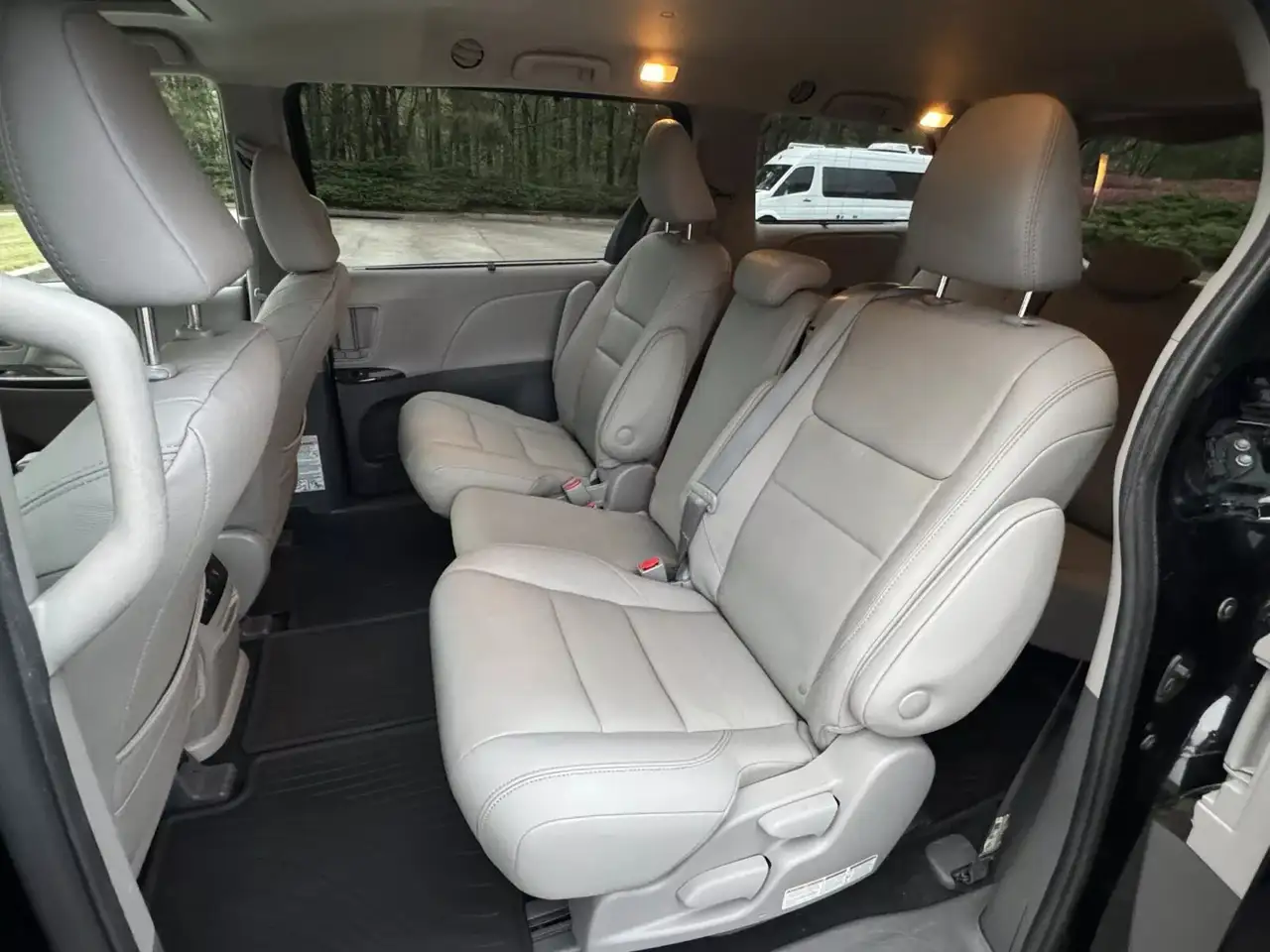 Toyota Sienna photo Toyota Sienna