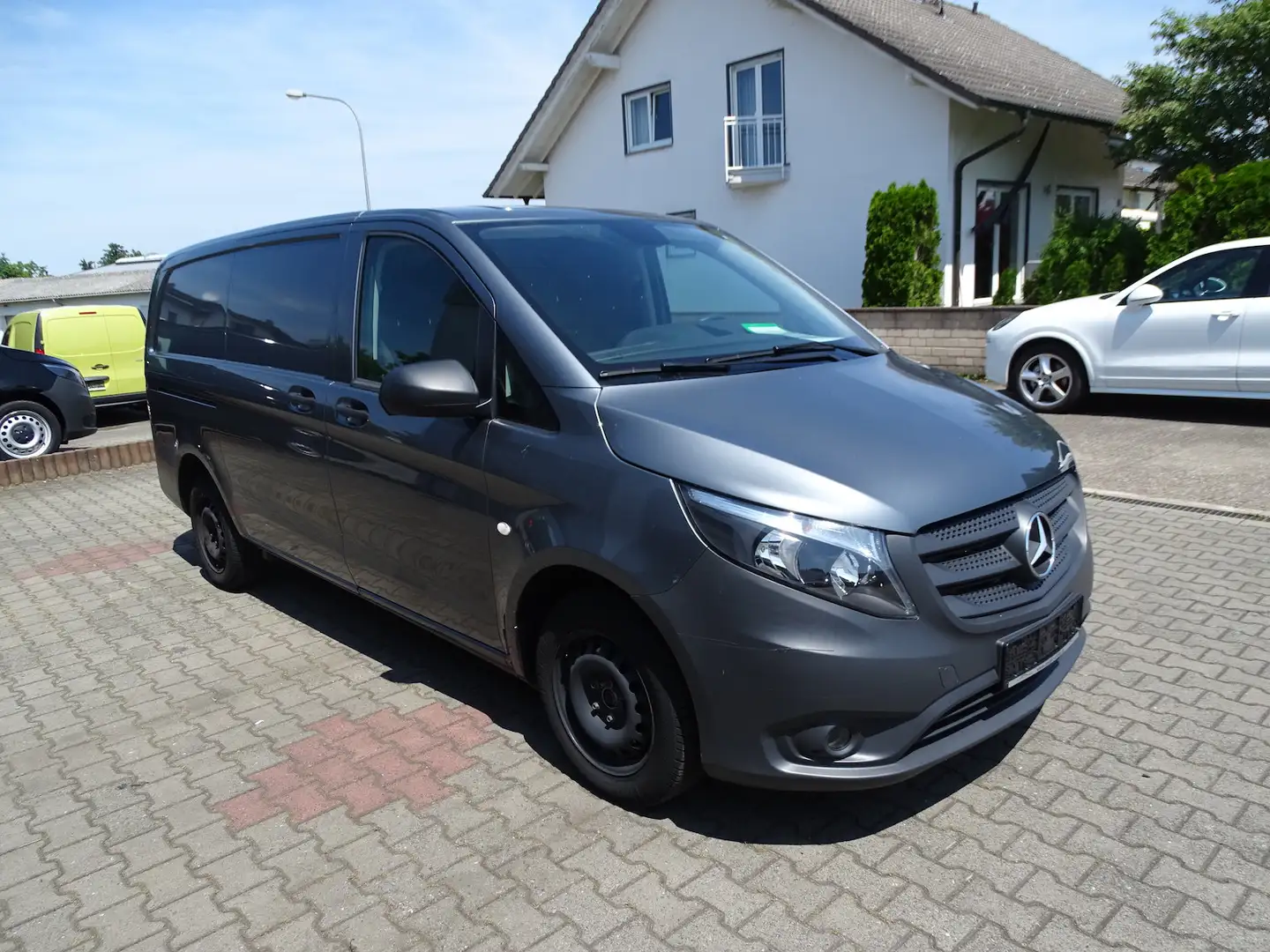 Mercedes-Benz Vito 114 CDI PRO FWD lang Klima, AHK, Rückfahrkamera Grau - 1