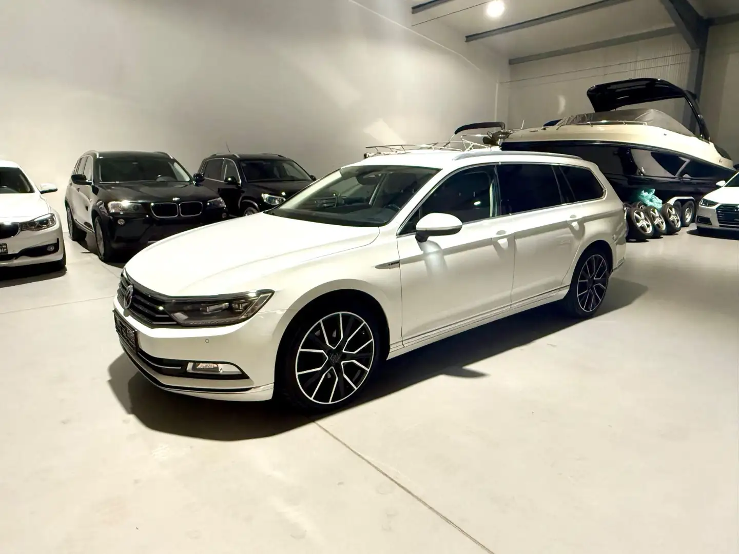 Volkswagen Passat Variant 2.0 TDI SCR DSG 4-MOTION Weiß - 2