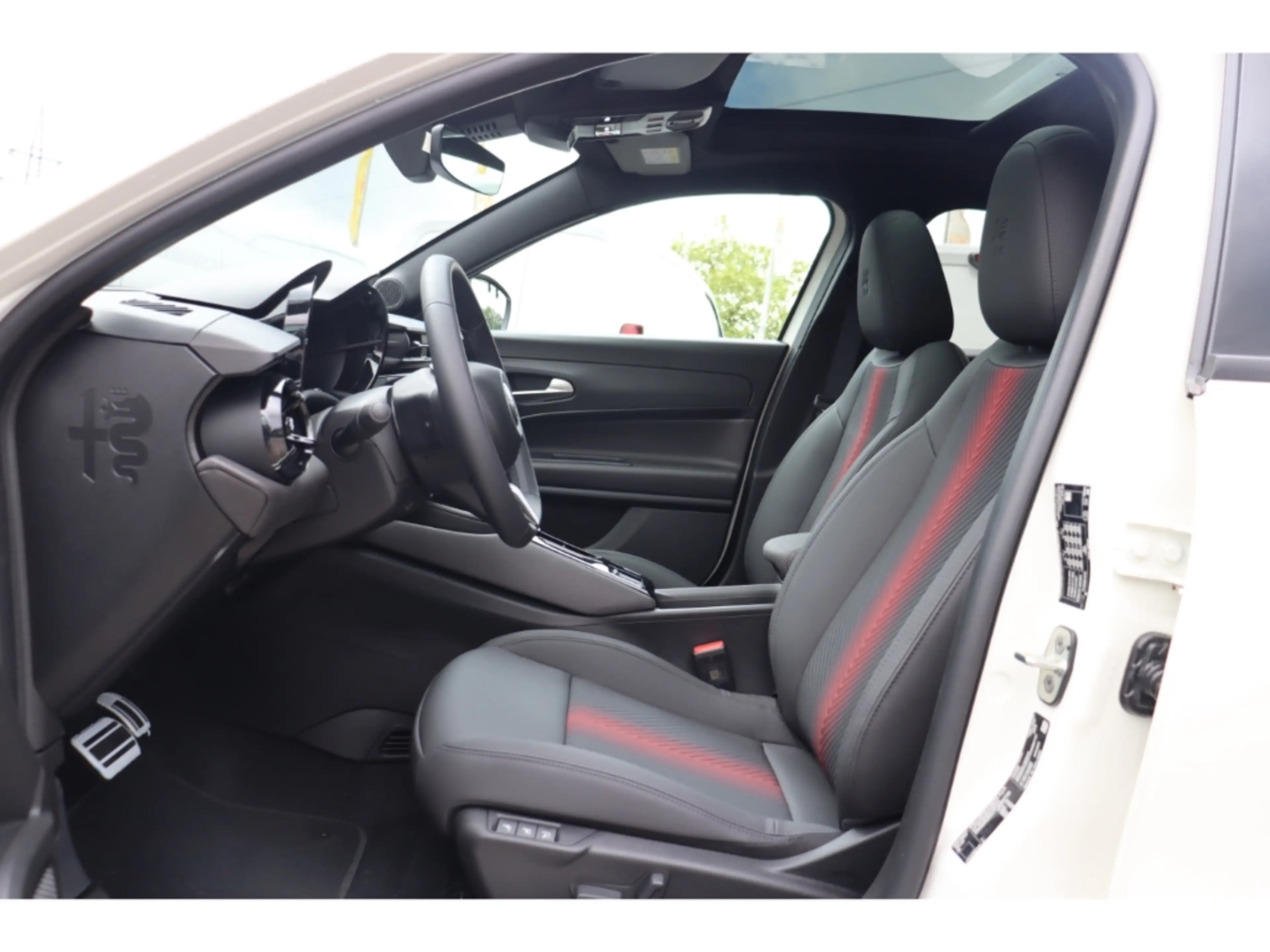 Alfa Romeo Junior IBRIDA TI 1.2 VGT 145PS DCT6 SCHIEBEDACH TECHNOLOG — photo 13