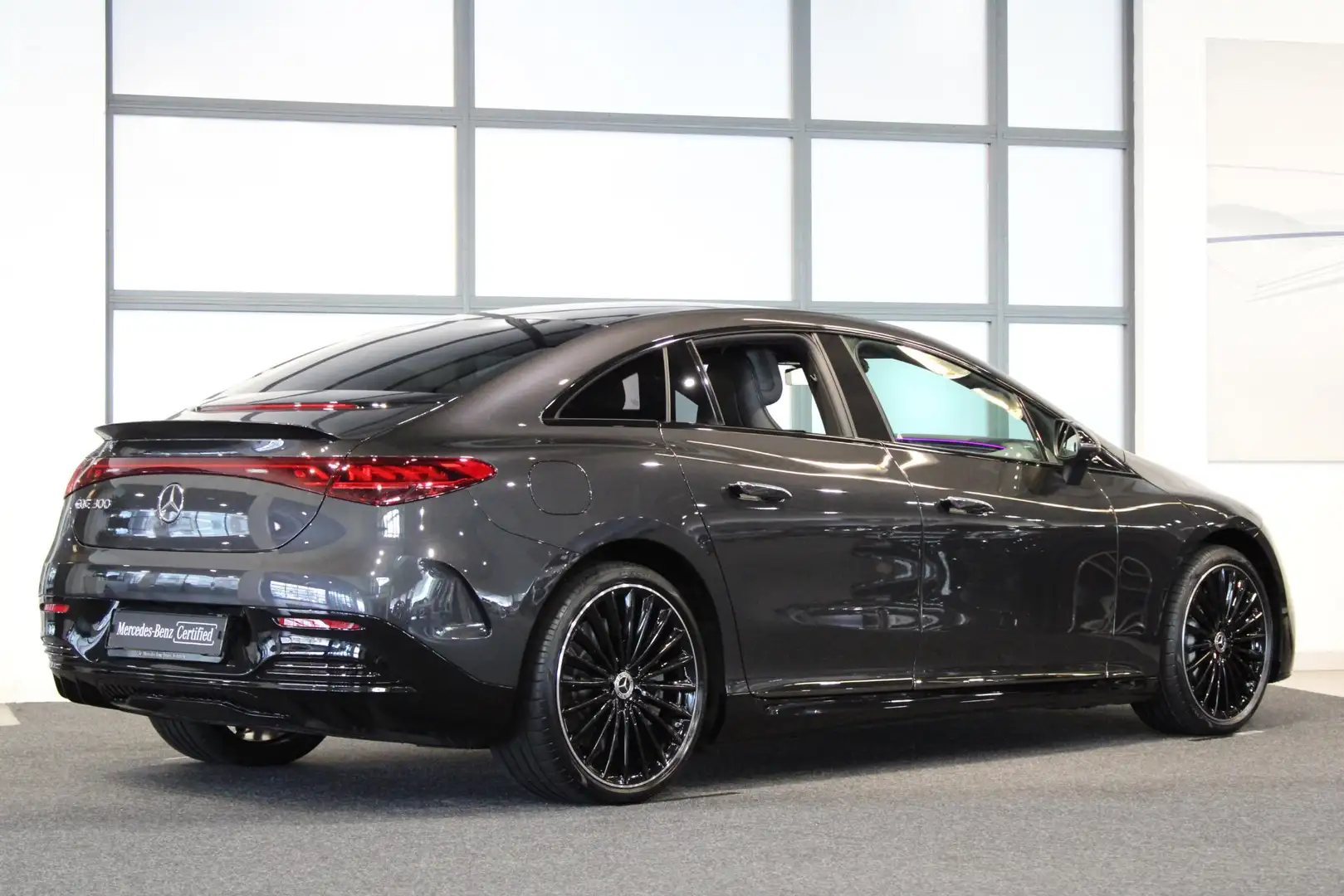 Mercedes-Benz EQE 300 Limousine Sport Edition Panorama dak Grijs - 2