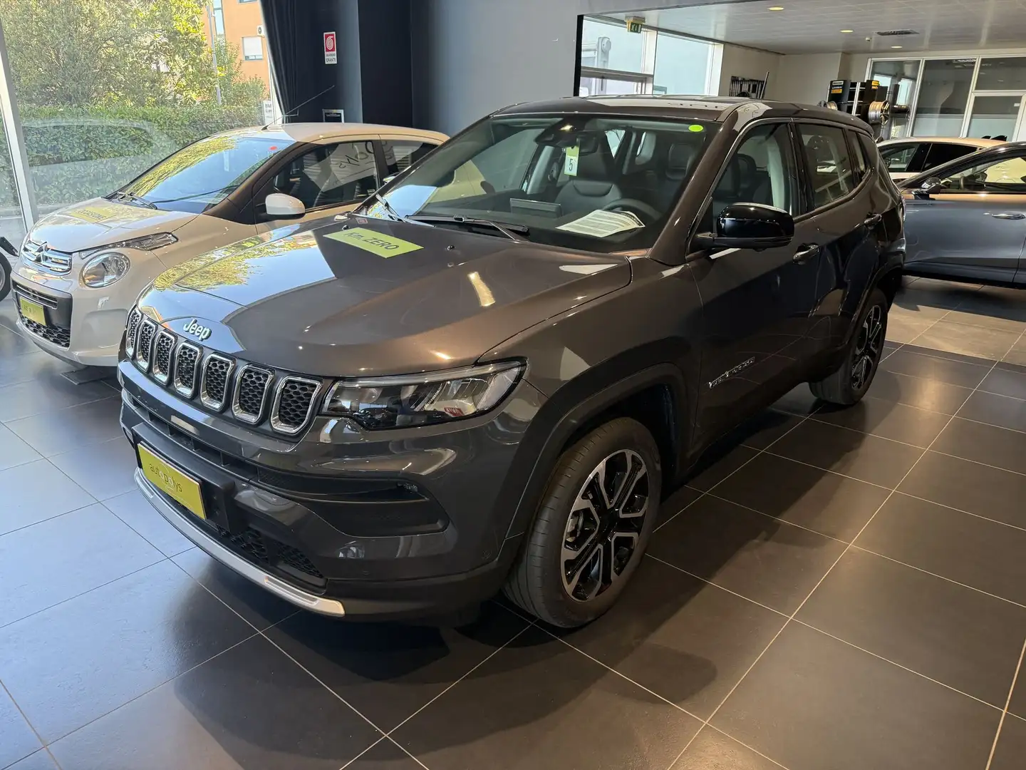 Jeep Compass 1.5 Turbo T4 130 CV MHEV 2WD Altitude Gris - 1
