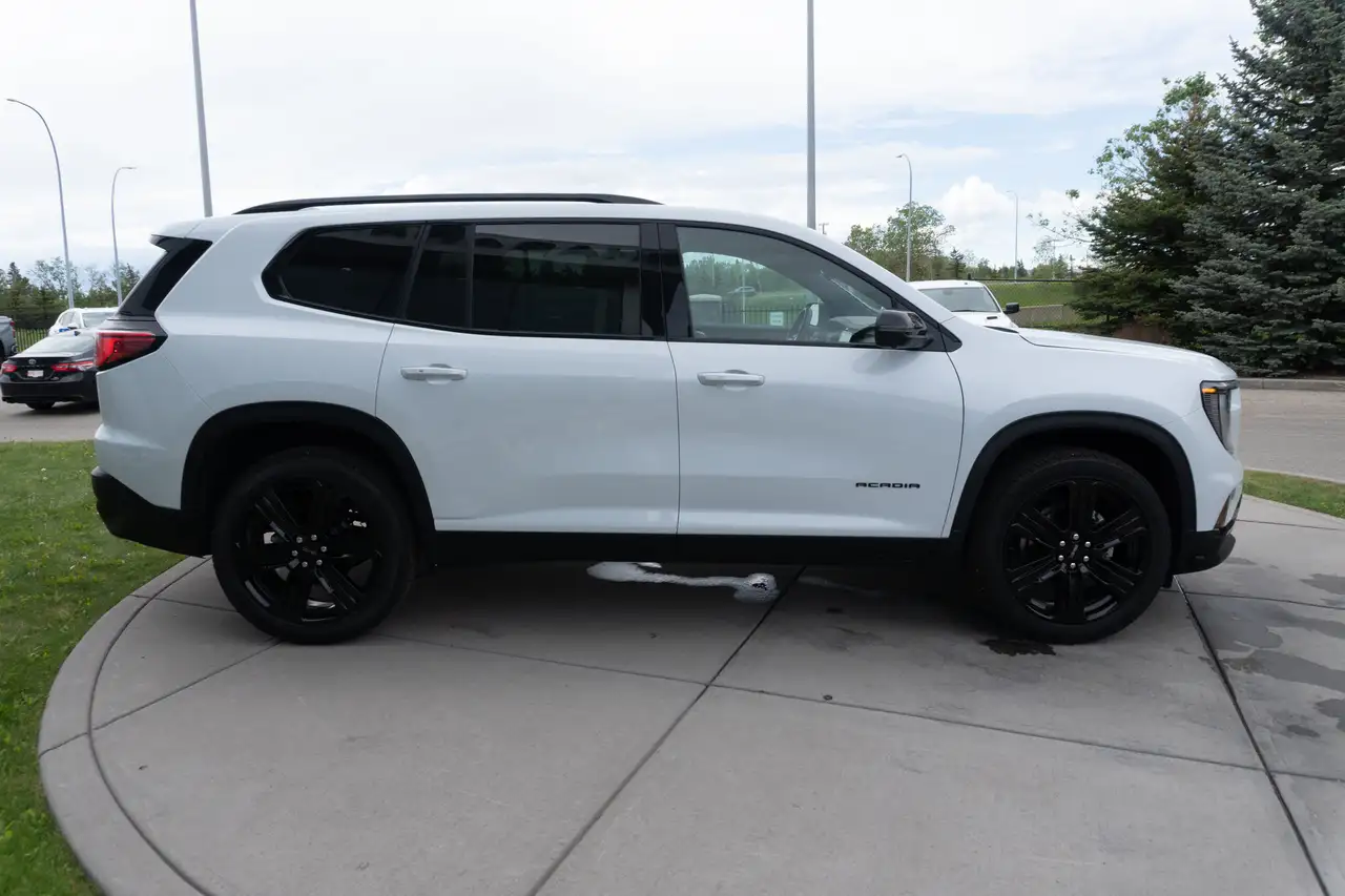 GMC Acadia снимка GMC Acadia