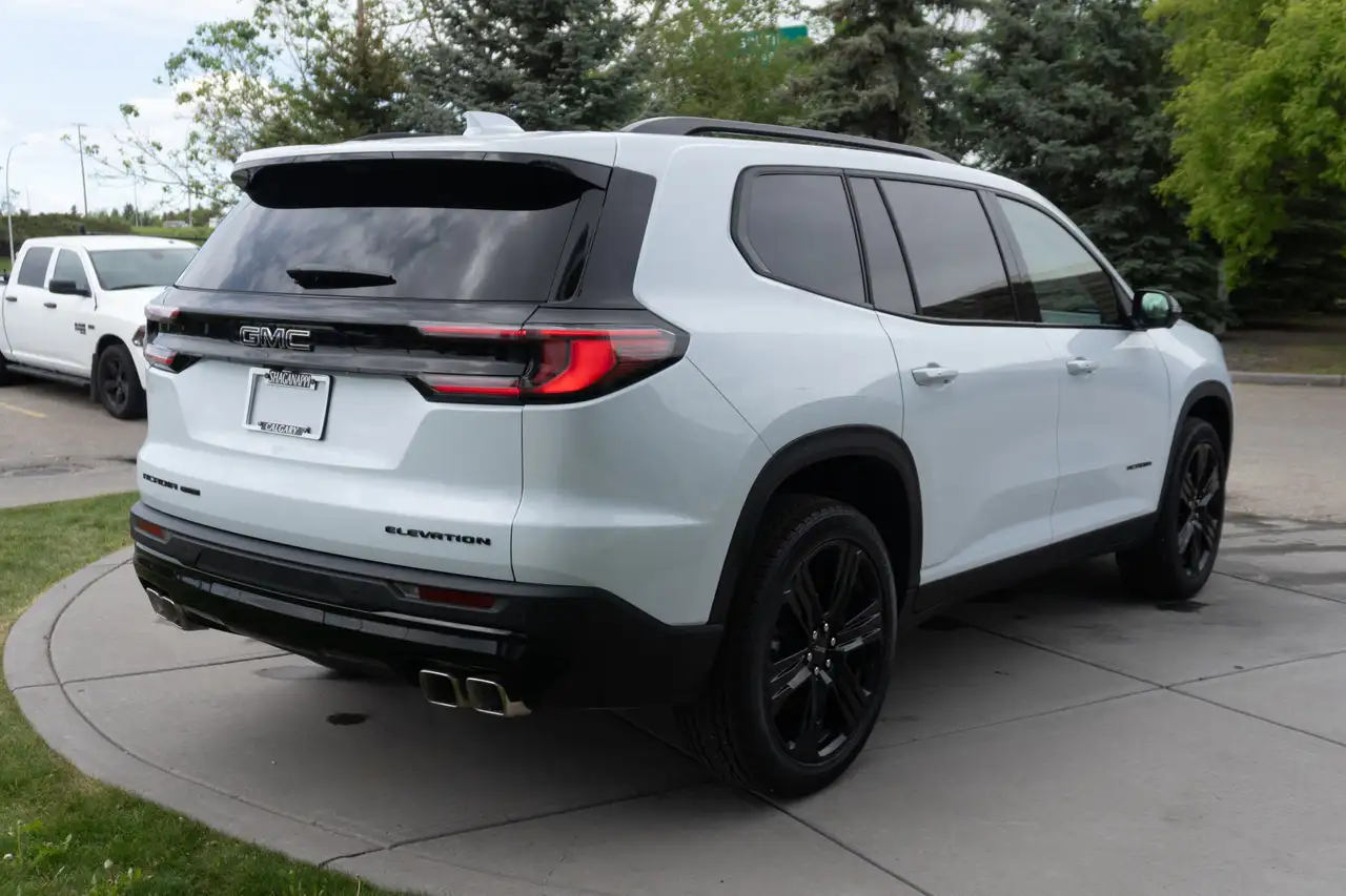 GMC Acadia снимка GMC Acadia