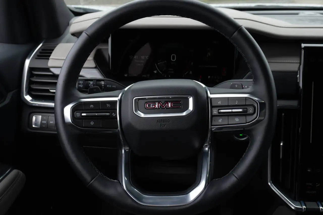 GMC Acadia снимка GMC Acadia